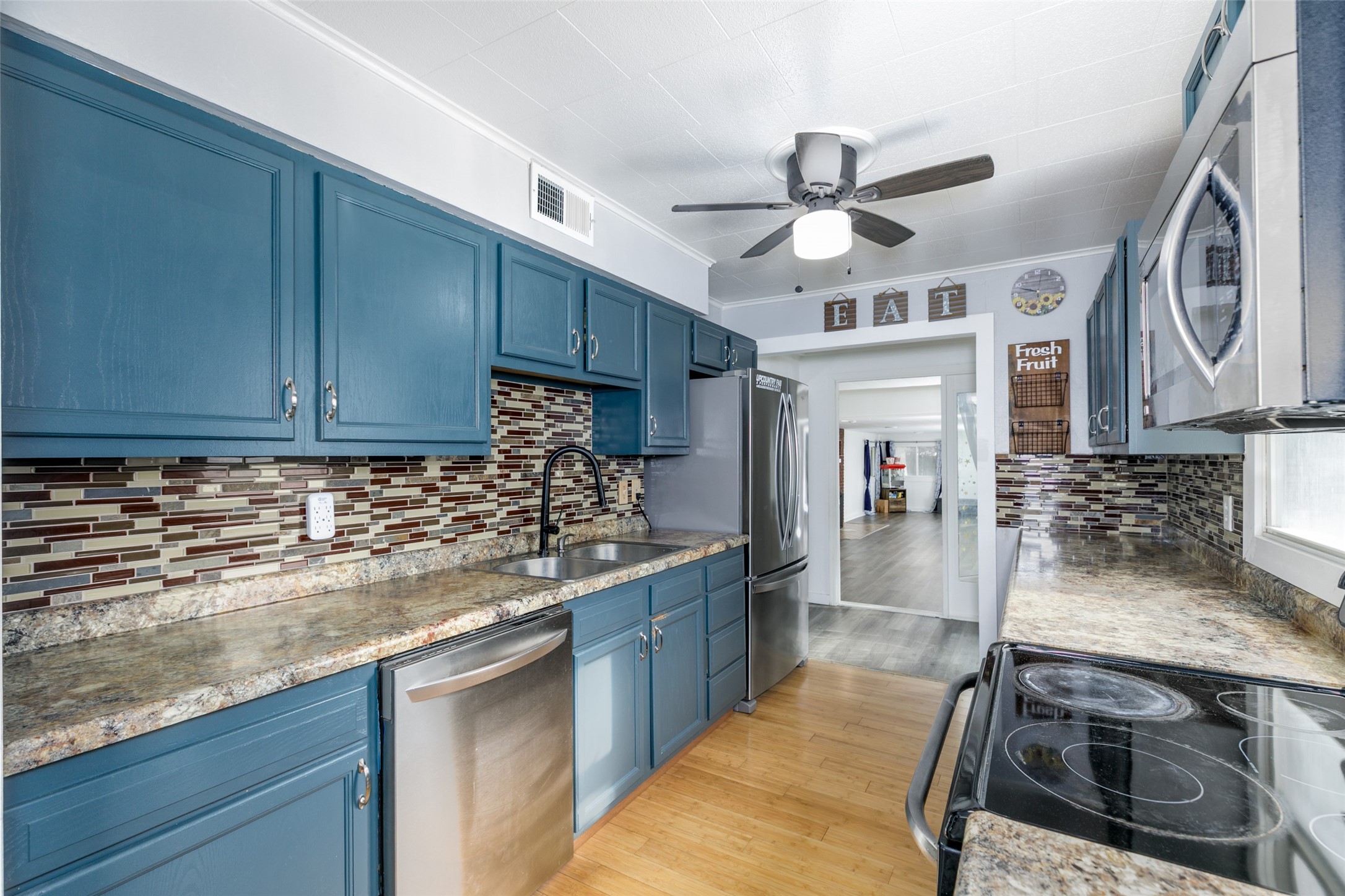 1917 59th Street Property Photo 4