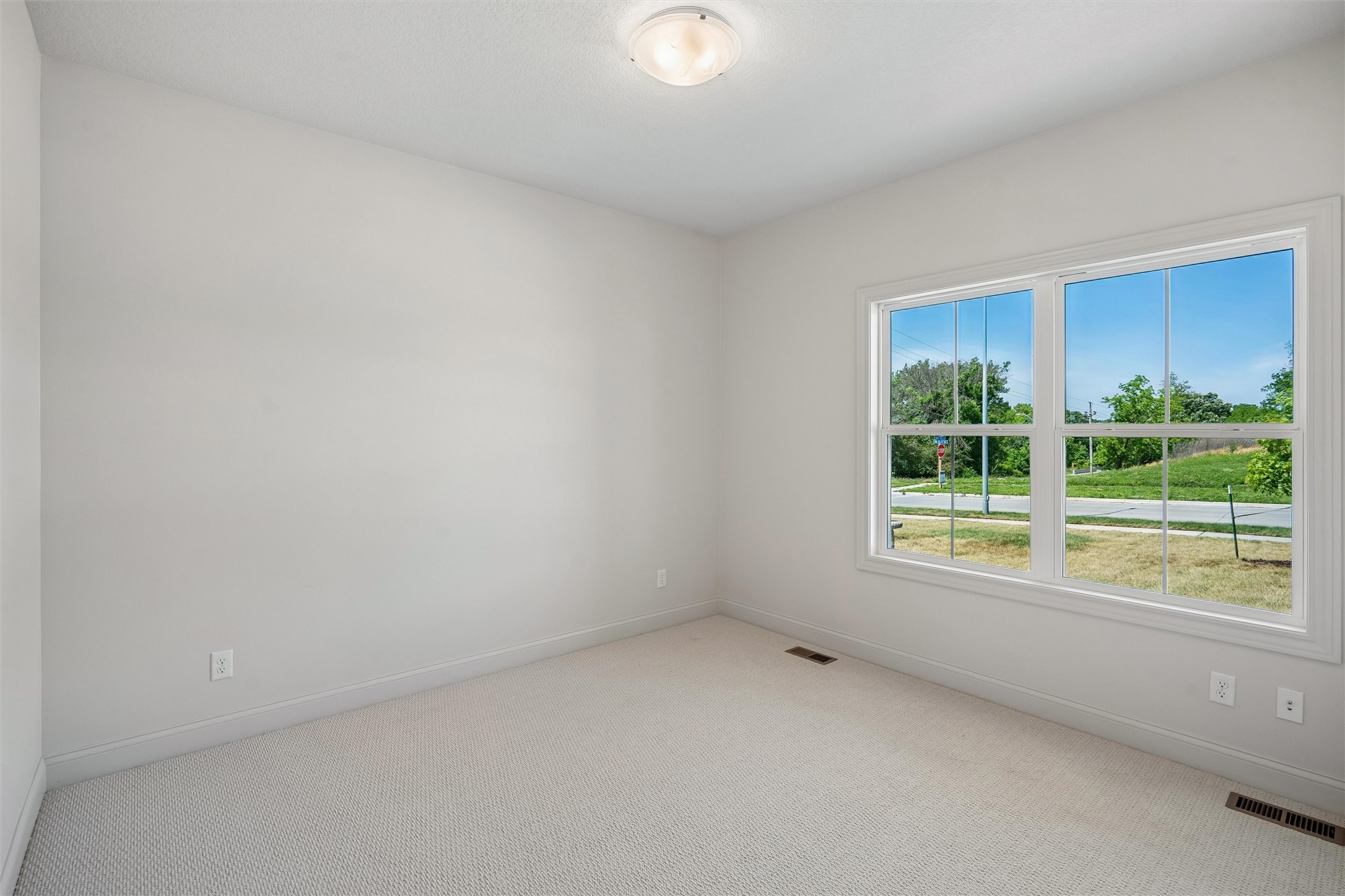 1803 Ne Frisk Drive Property Photo 3