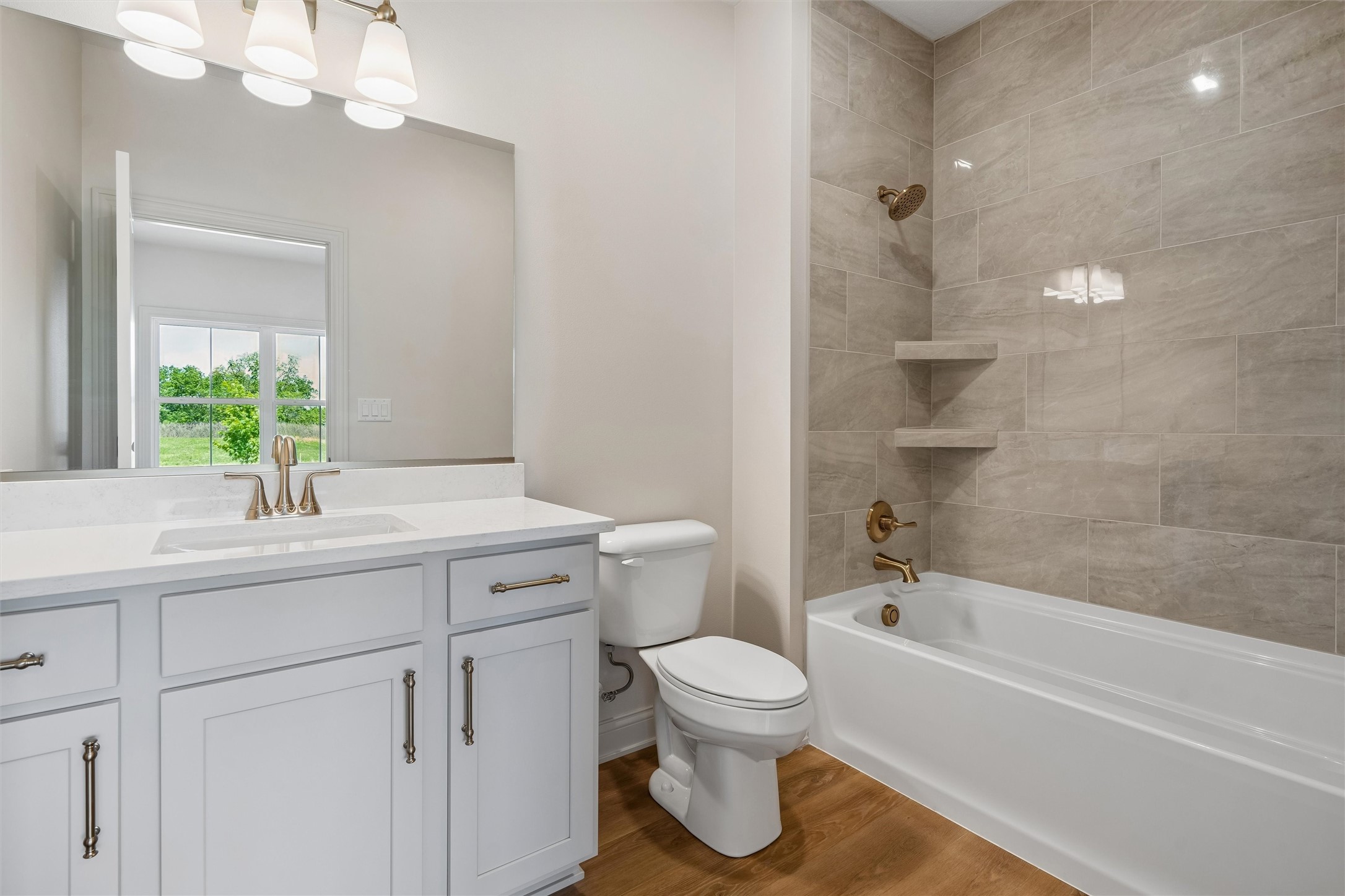 1803 Ne Frisk Drive Property Photo 4