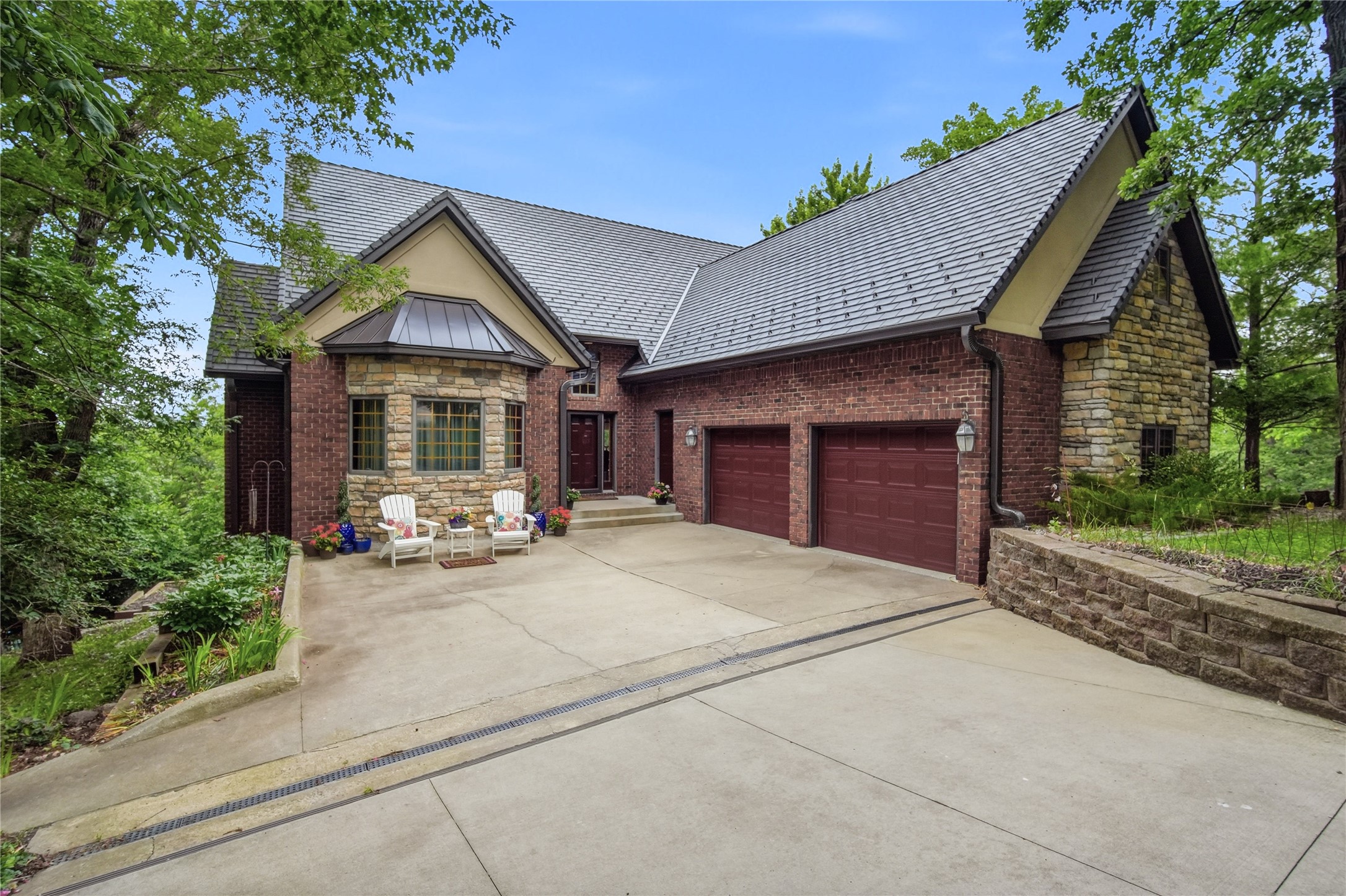 6928 Donahey Drive Property Photo 1