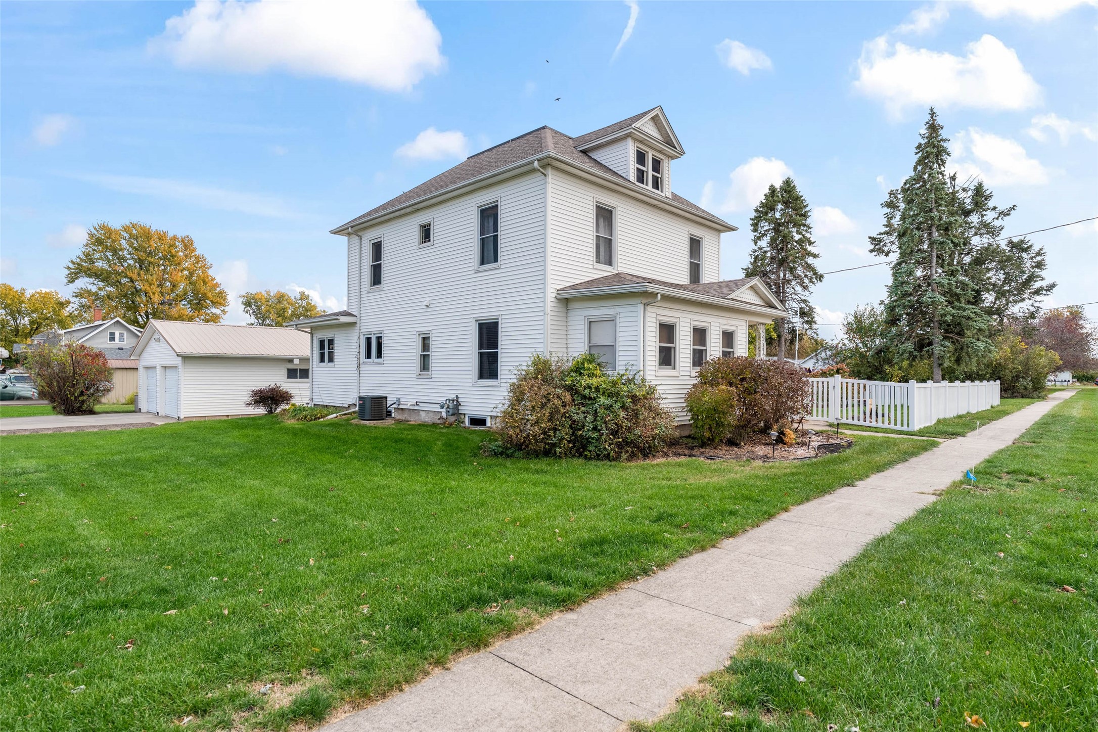 319 Nw 6th Street Property Photo 1