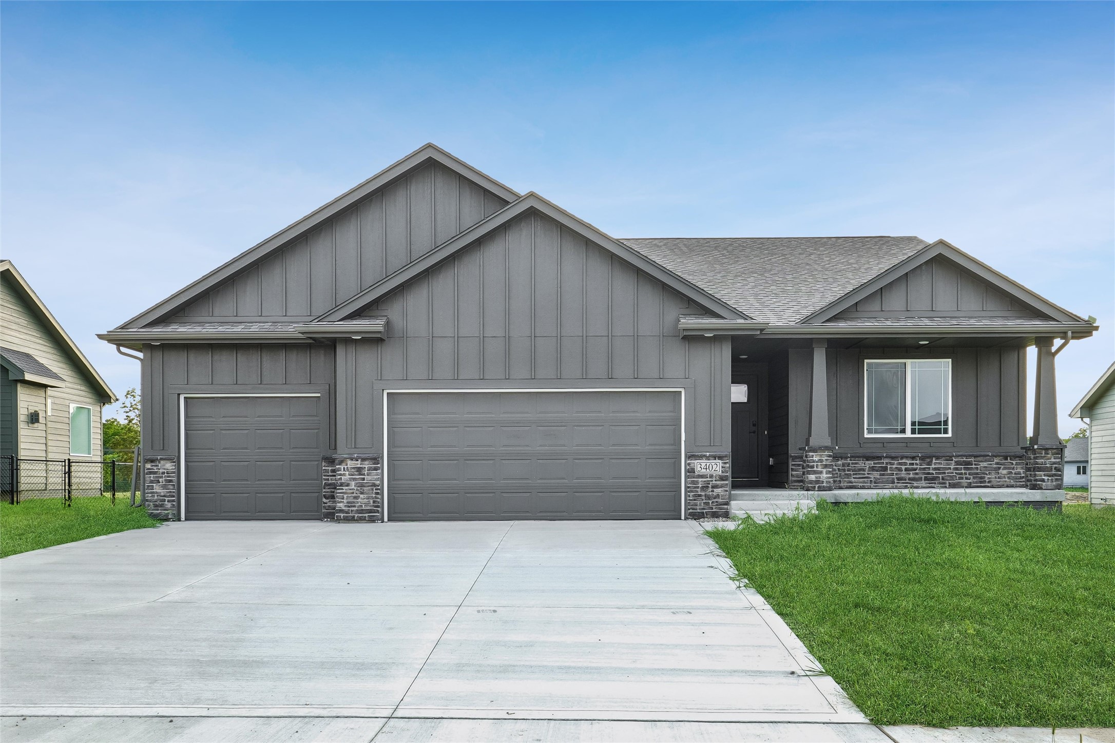 3402 Se Bannister Drive Property Photo 1