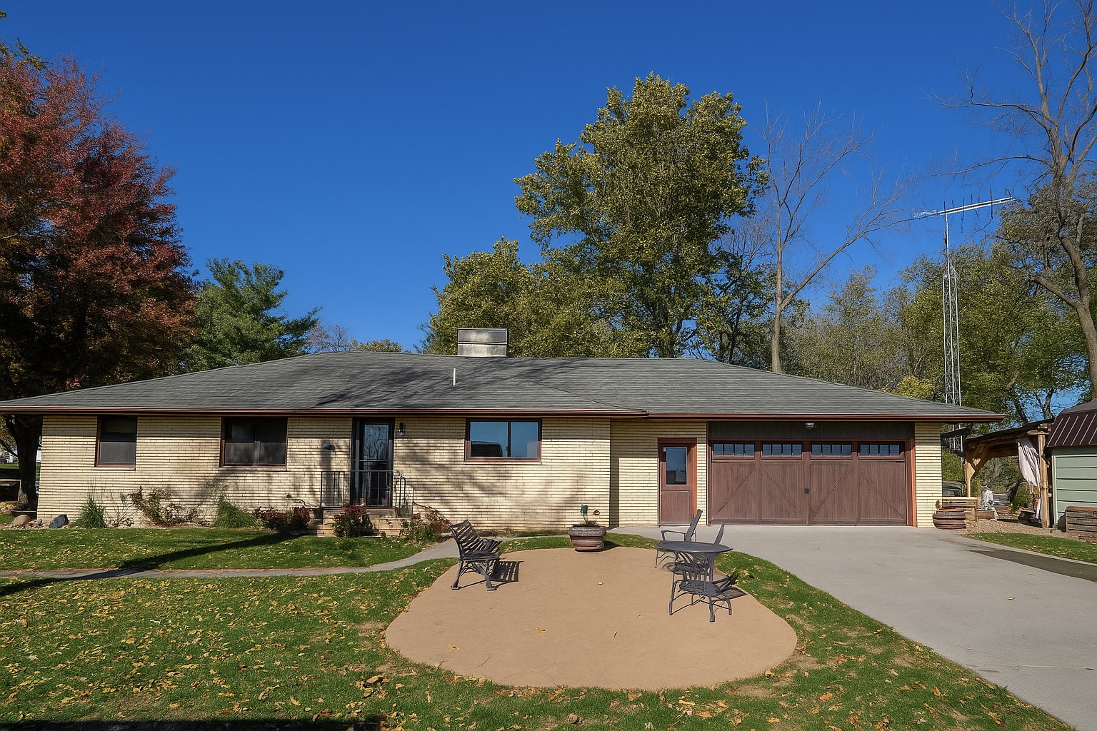 103 1st Street Property Photo 1