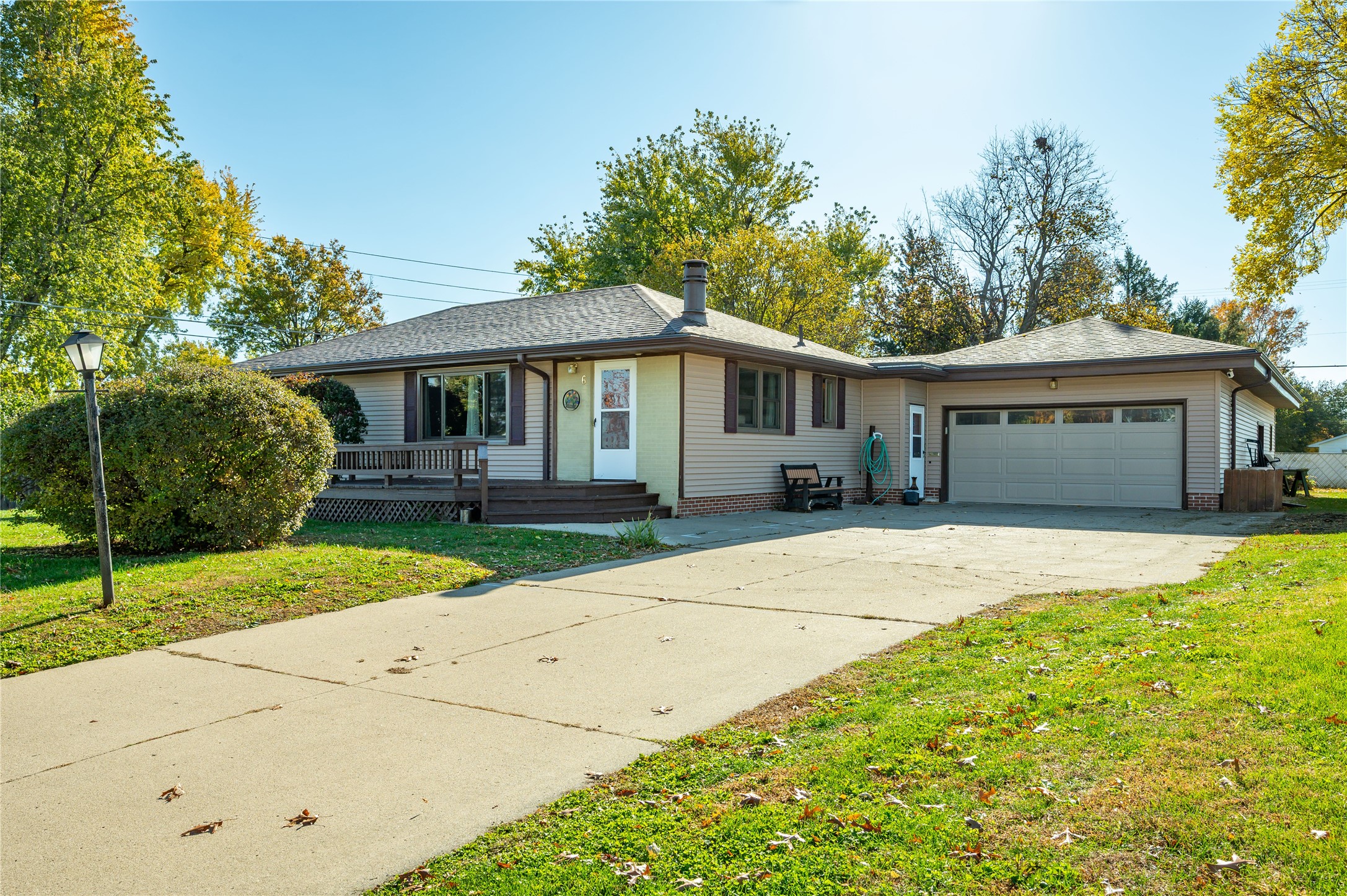 6 W Meadow Lane Property Photo 1