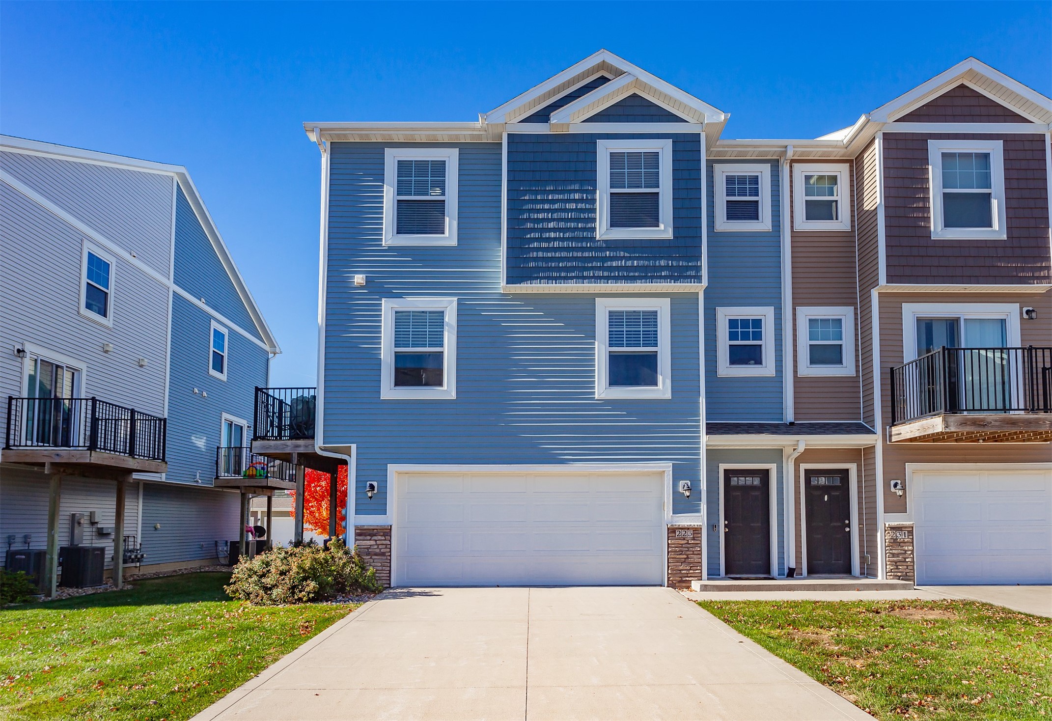 223 Burr Oak Court Property Photo 1