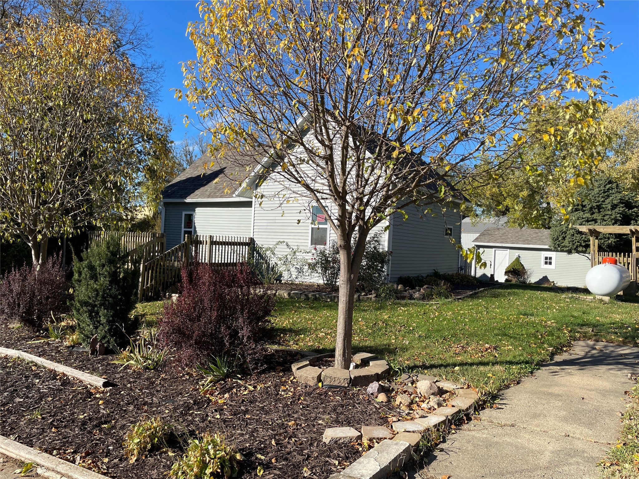 300 Center Street Property Photo 1