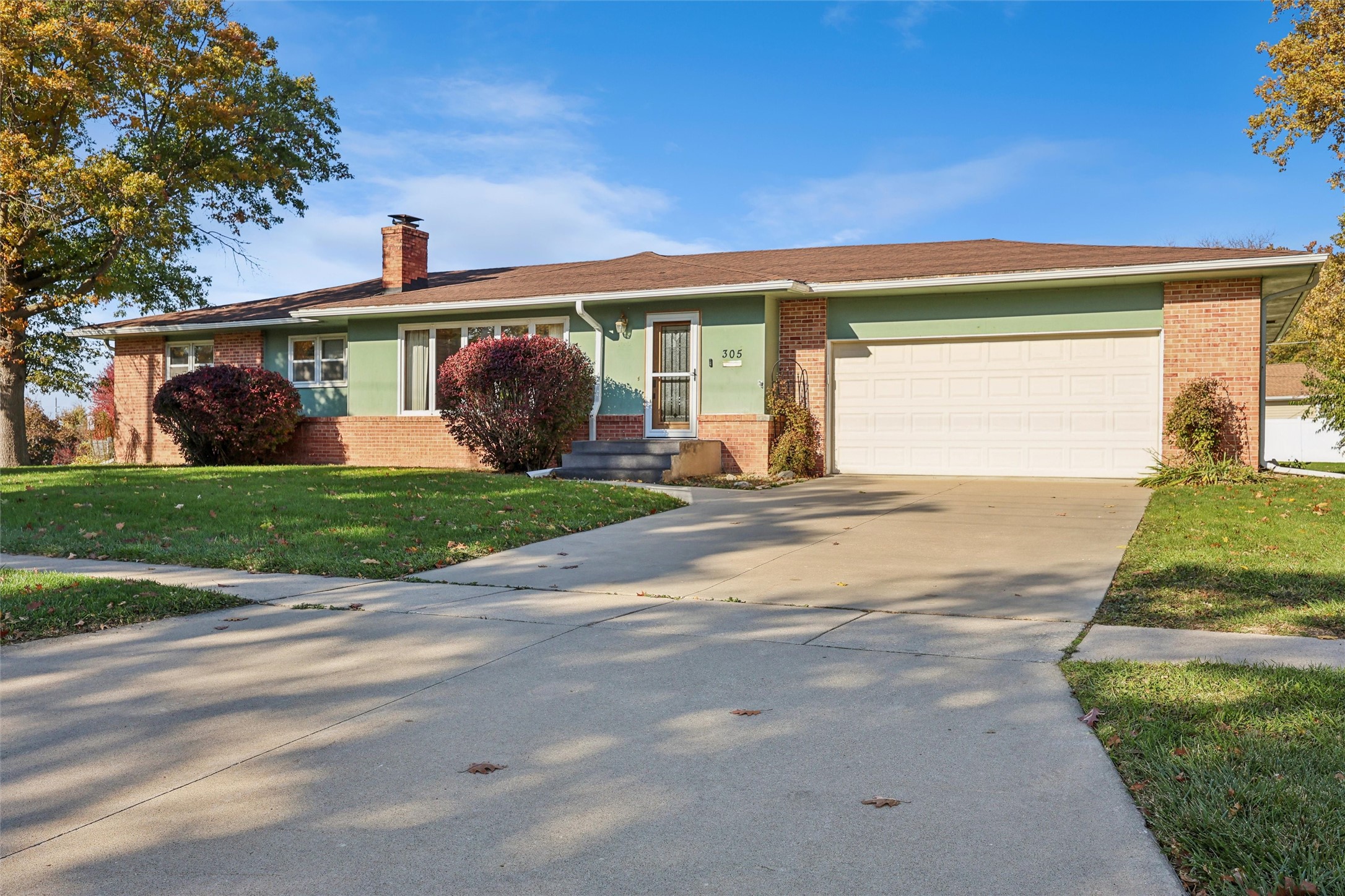 305 Westwood Drive Property Photo 1