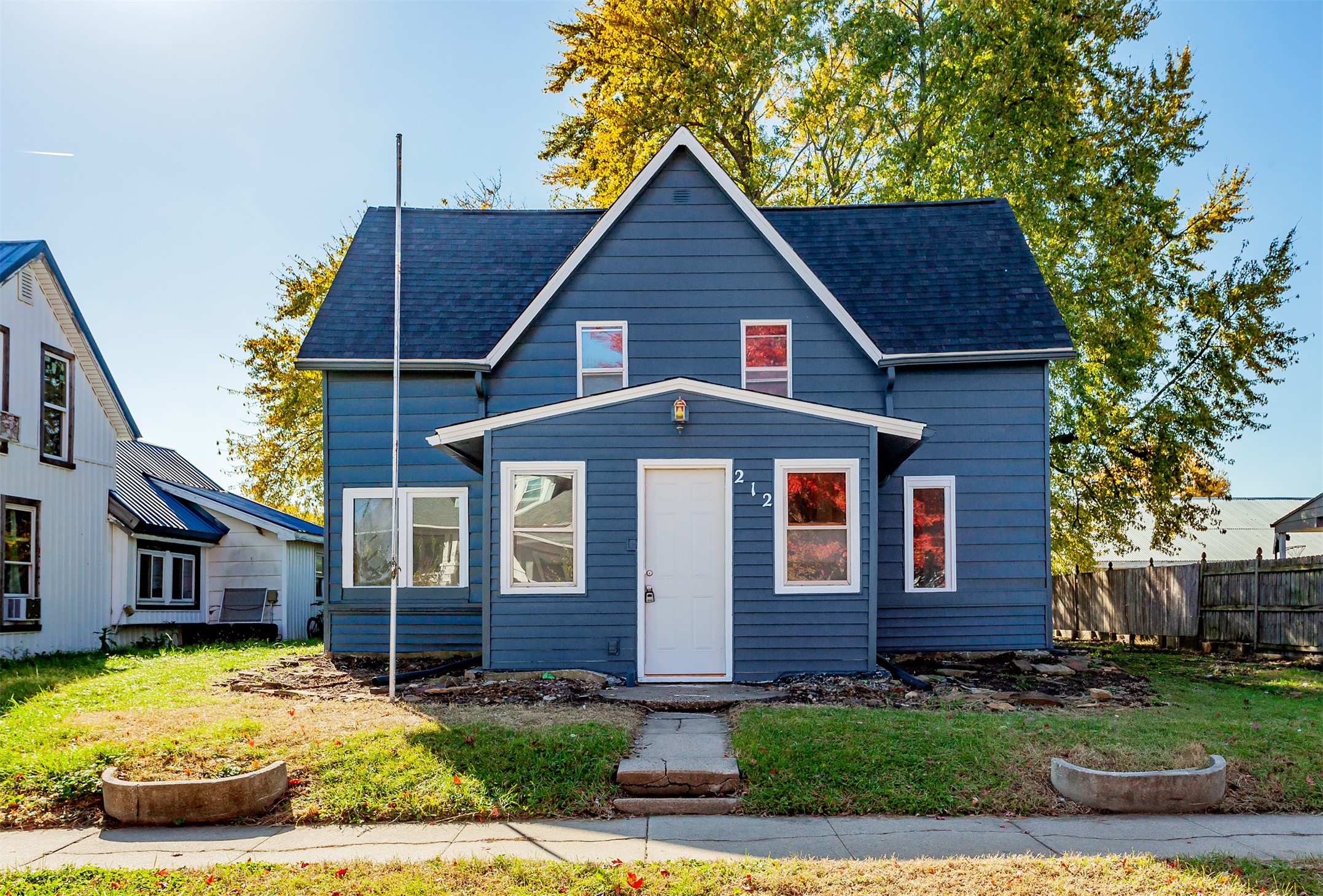 212 Pine Street Property Photo 1