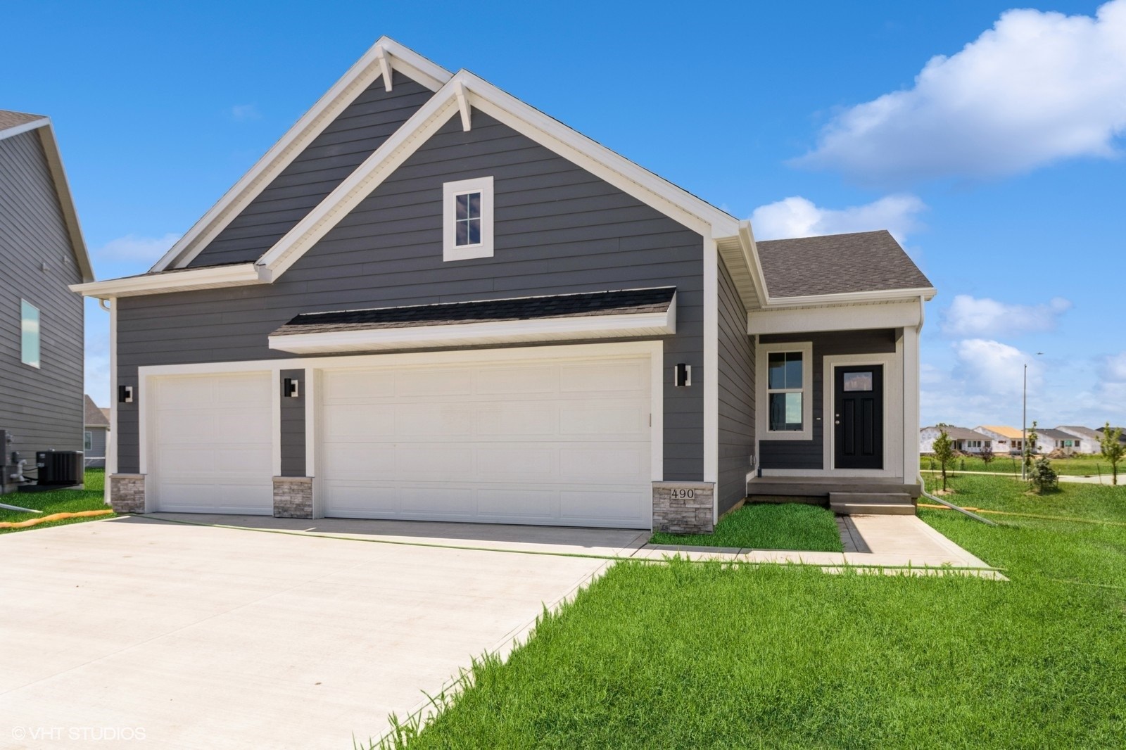 490 Nw Independence Circle Property Photo 1