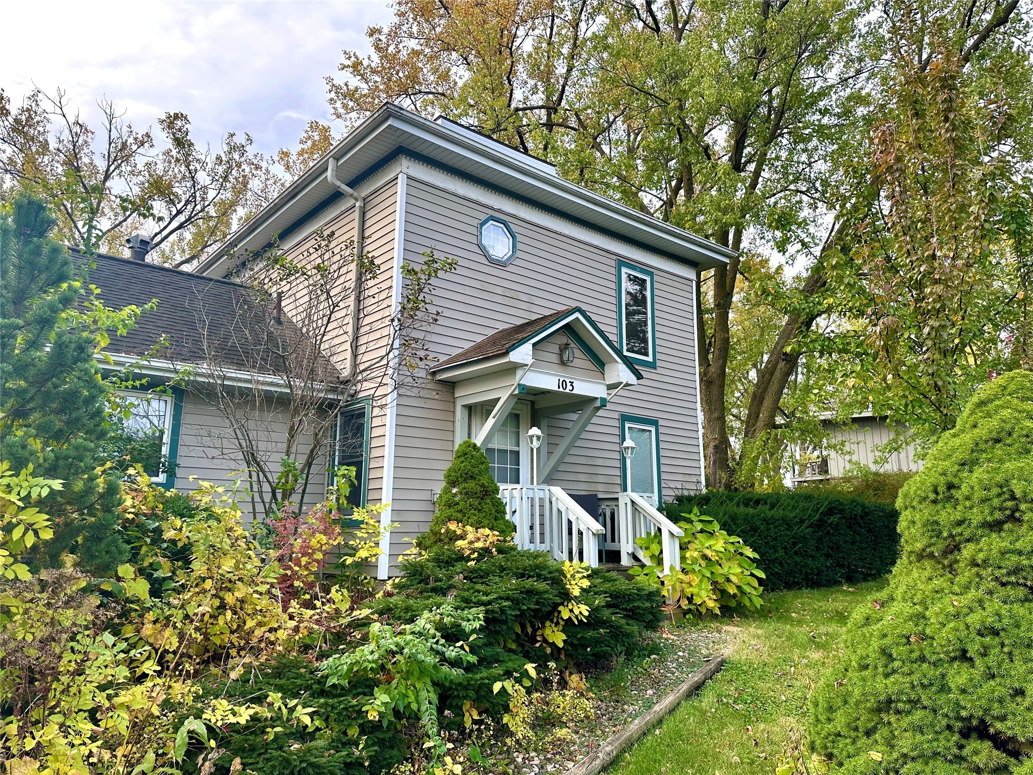 103 S 8th Avenue E Property Photo 1