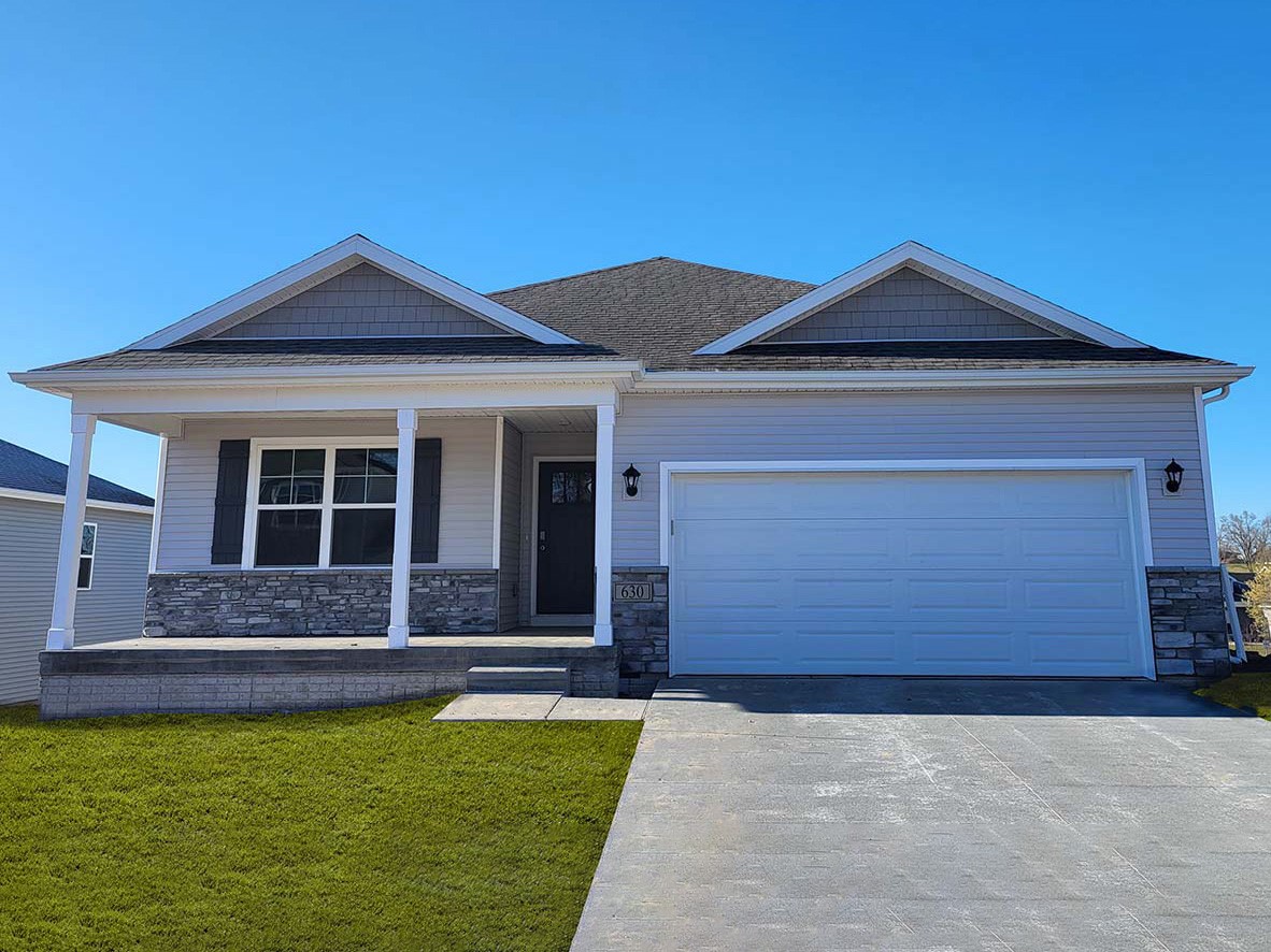 1008 NE Deerfield Drive Property Photo 1