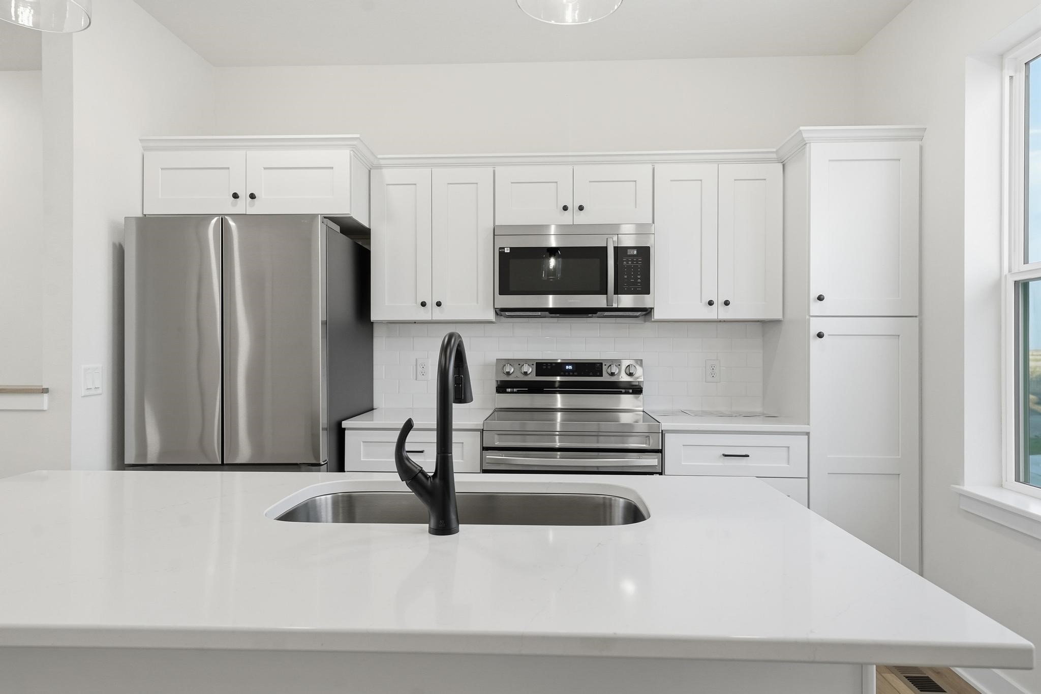 1372 Meadow Rose Place Property Photo 5