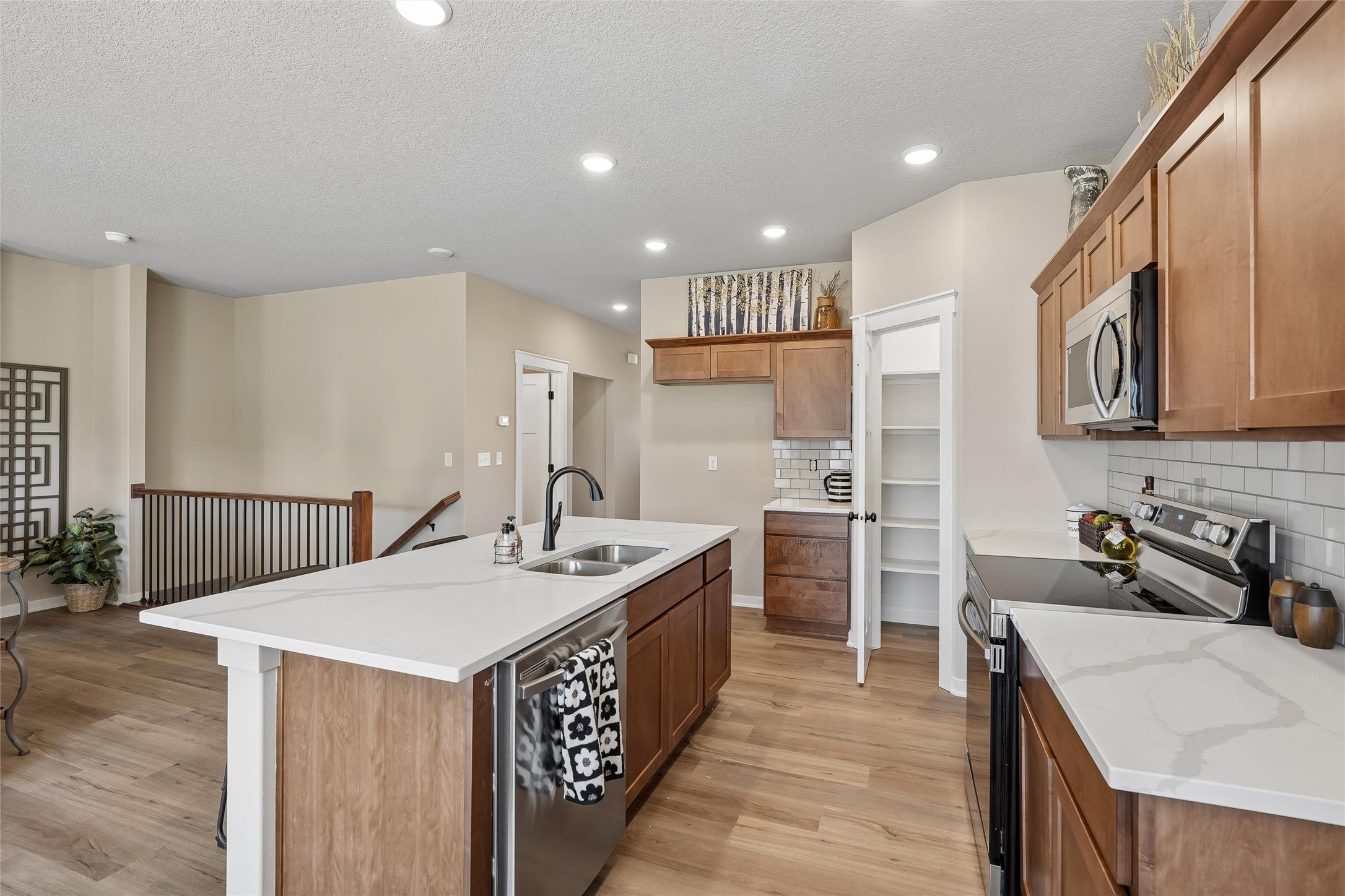 558 Se Hollow Court Property Photo 6