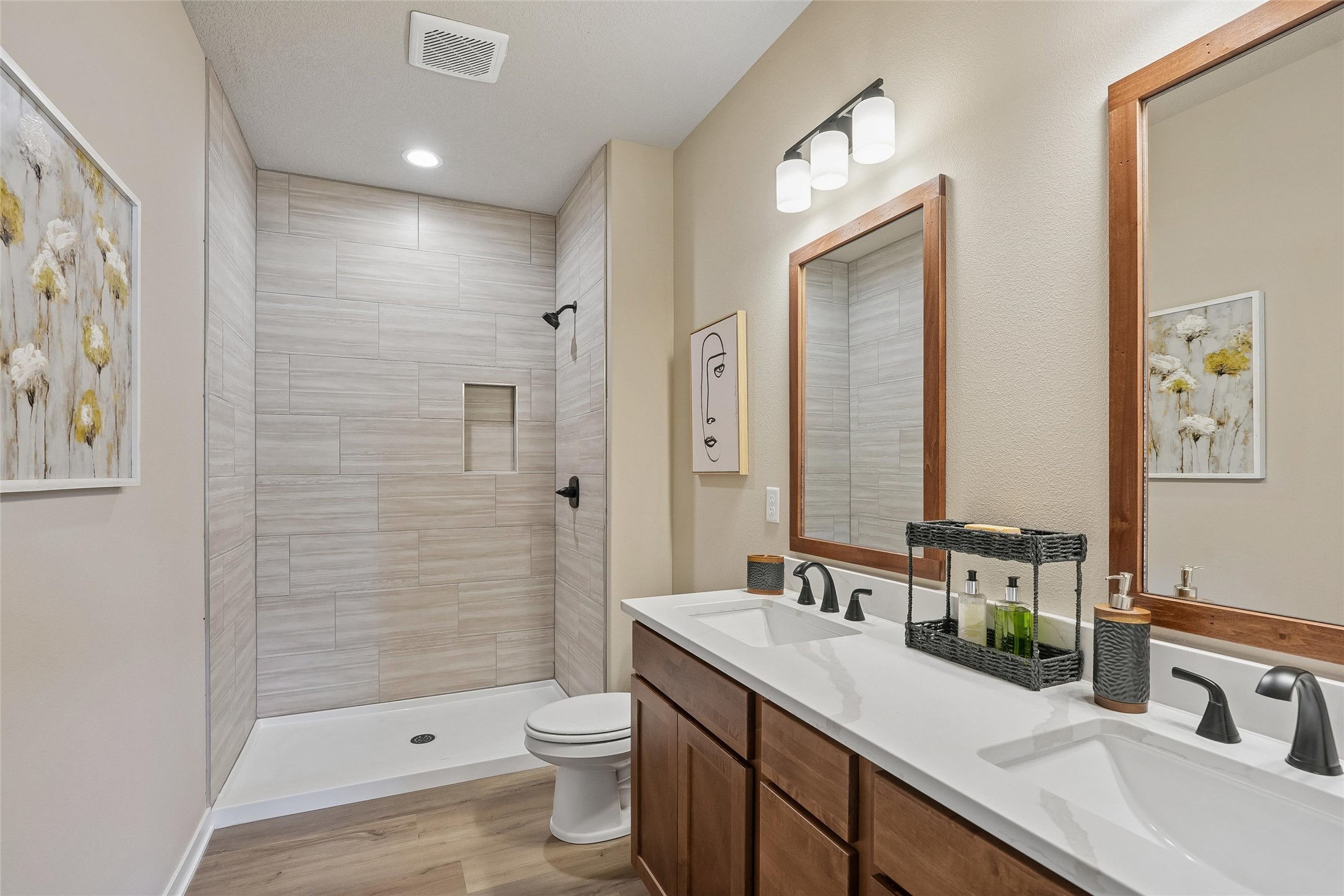 558 Se Hollow Court Property Photo 10