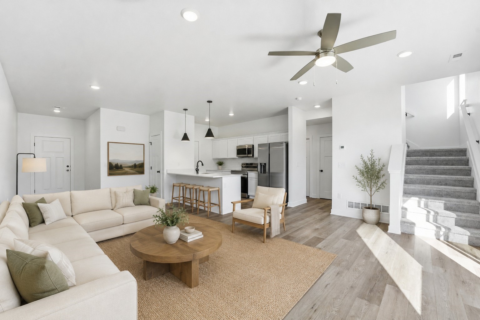 209 NW Waverly Drive Property Photo 1