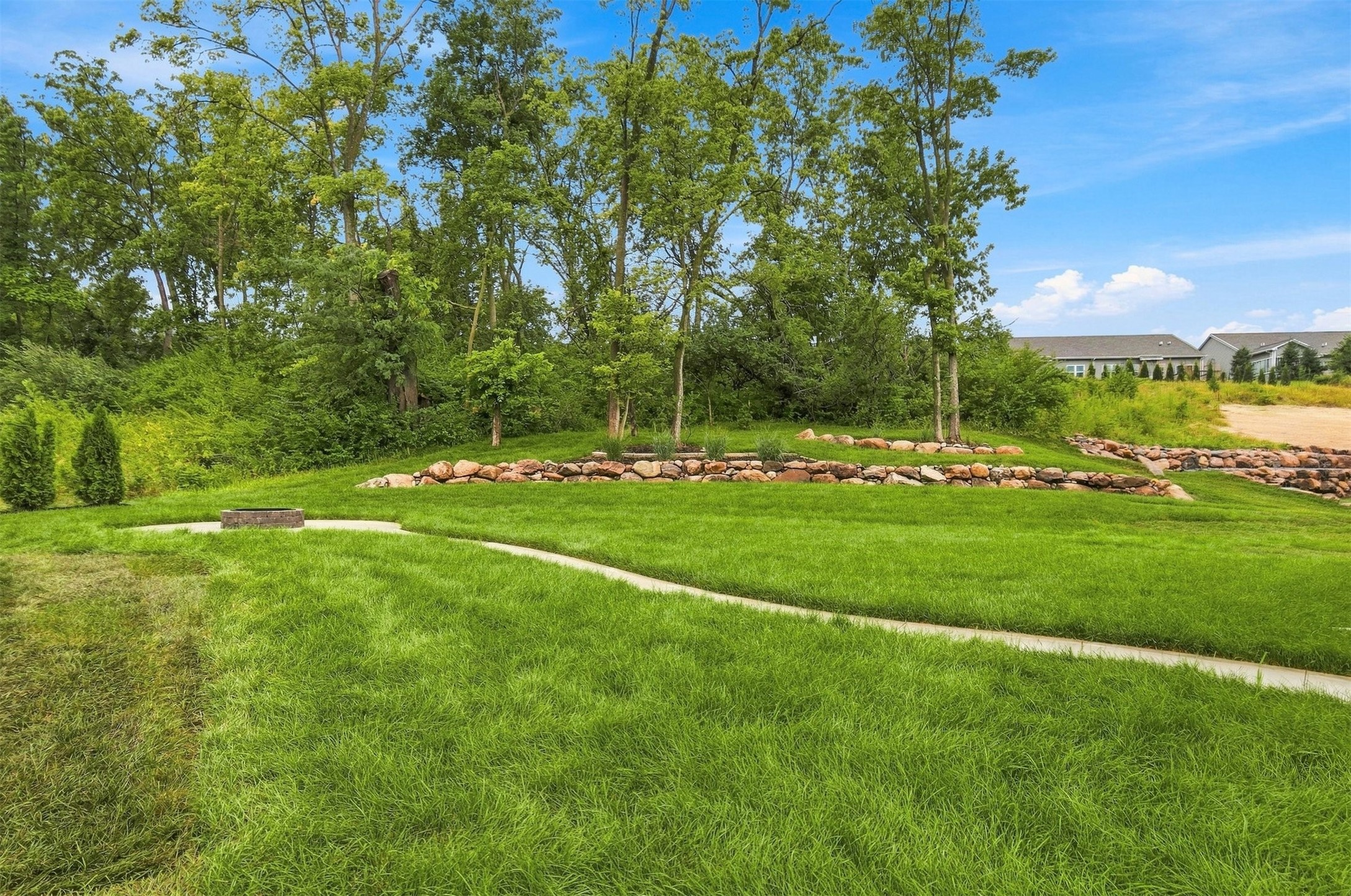 196 E Bridge Circle Property Photo 3