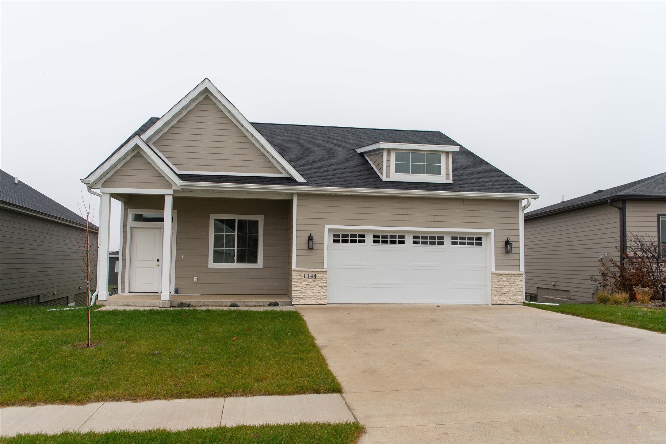 1144 Foxglove Road Property Photo 1