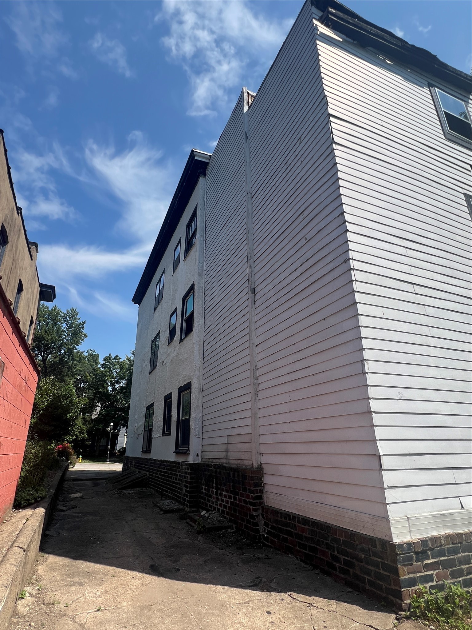 672 19th Street Property Photo 2