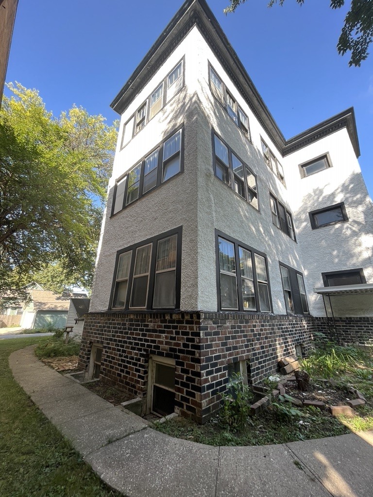 672 19th Street Property Photo 8