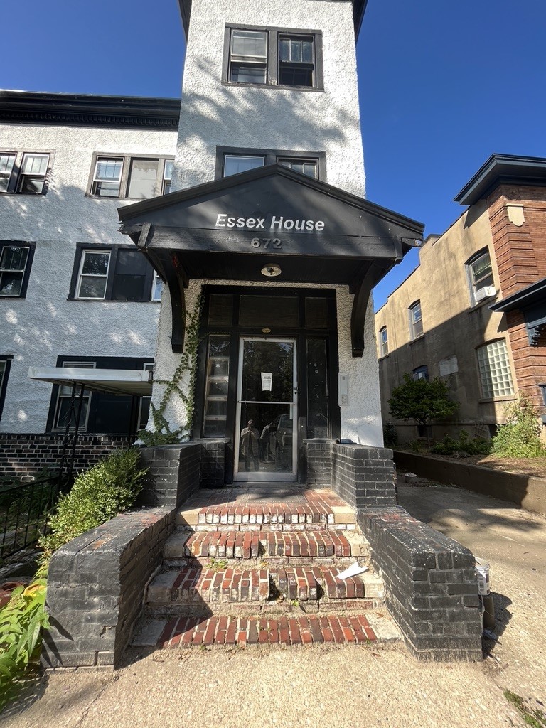 672 19th Street Property Photo 10
