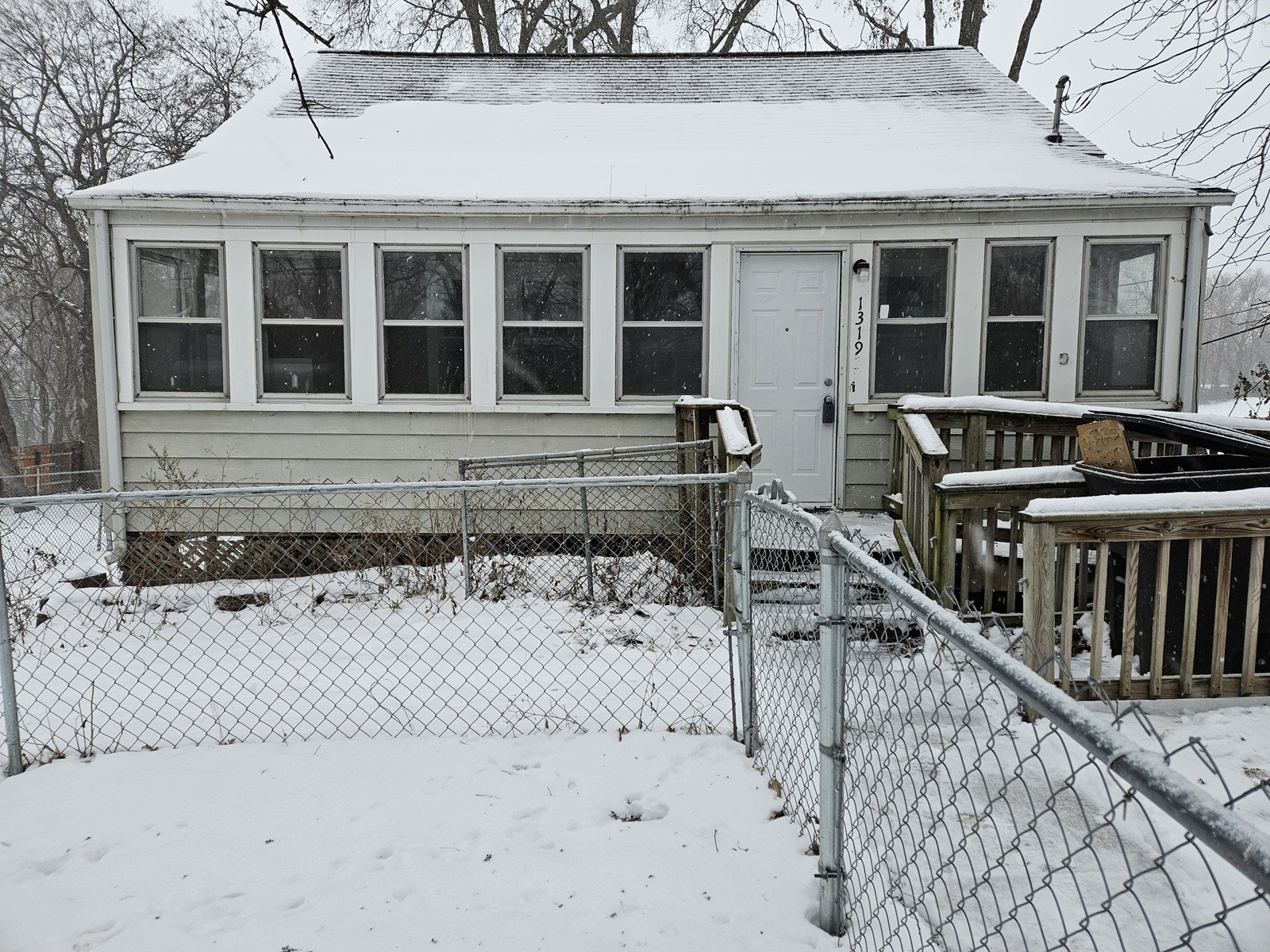 1319 E 37th Street Property Photo 1