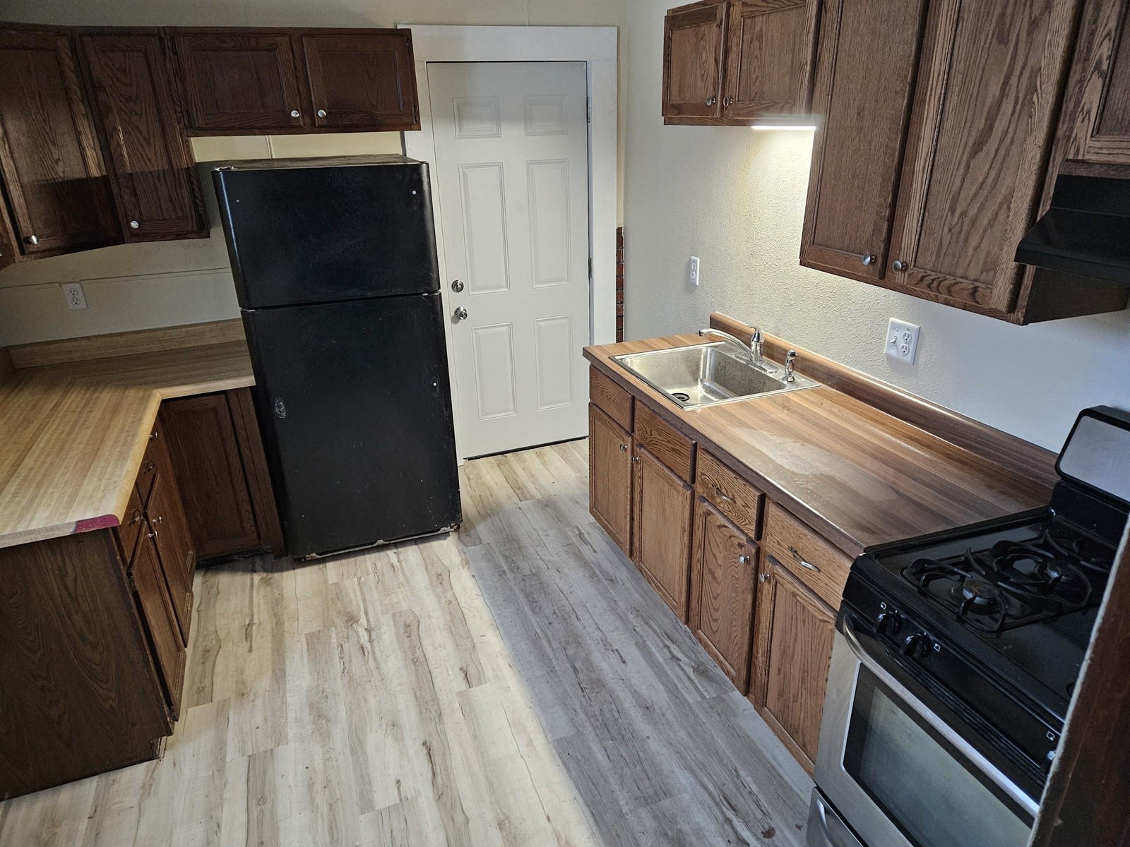 1319 E 37th Street Property Photo 2