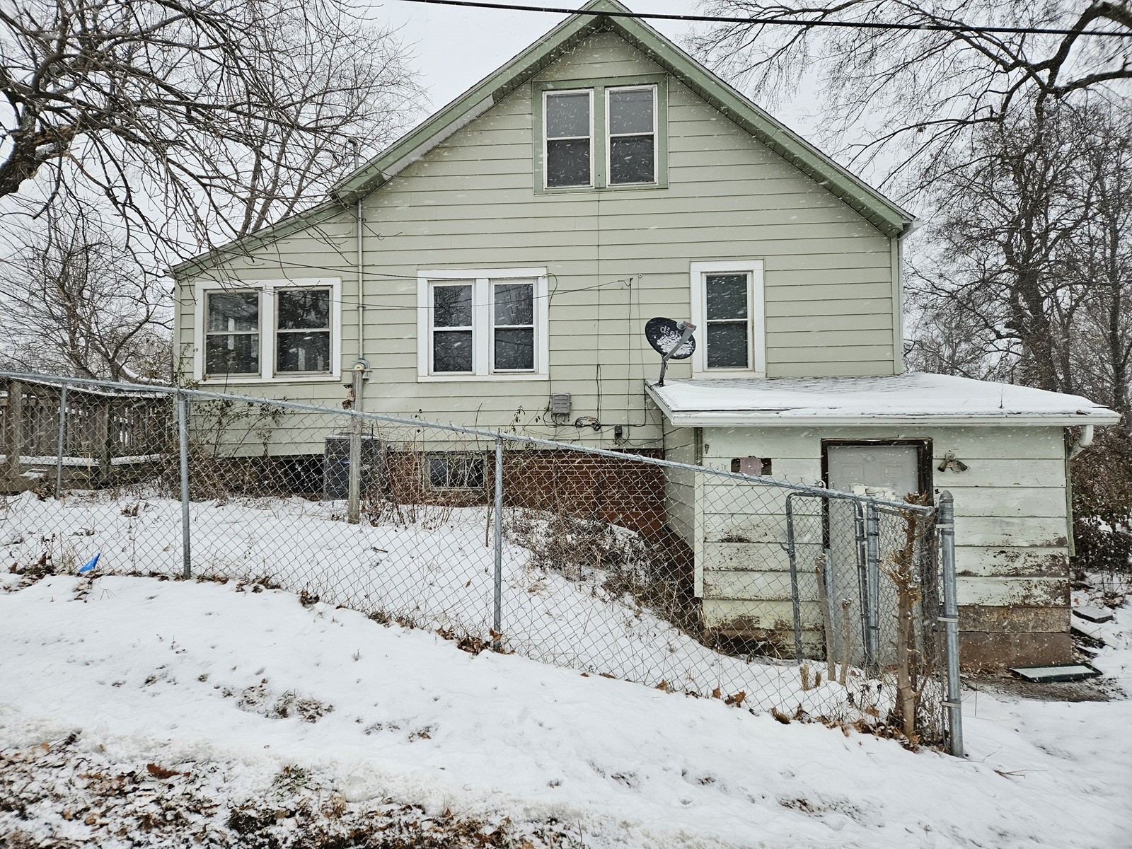 1319 E 37th Street Property Photo 11