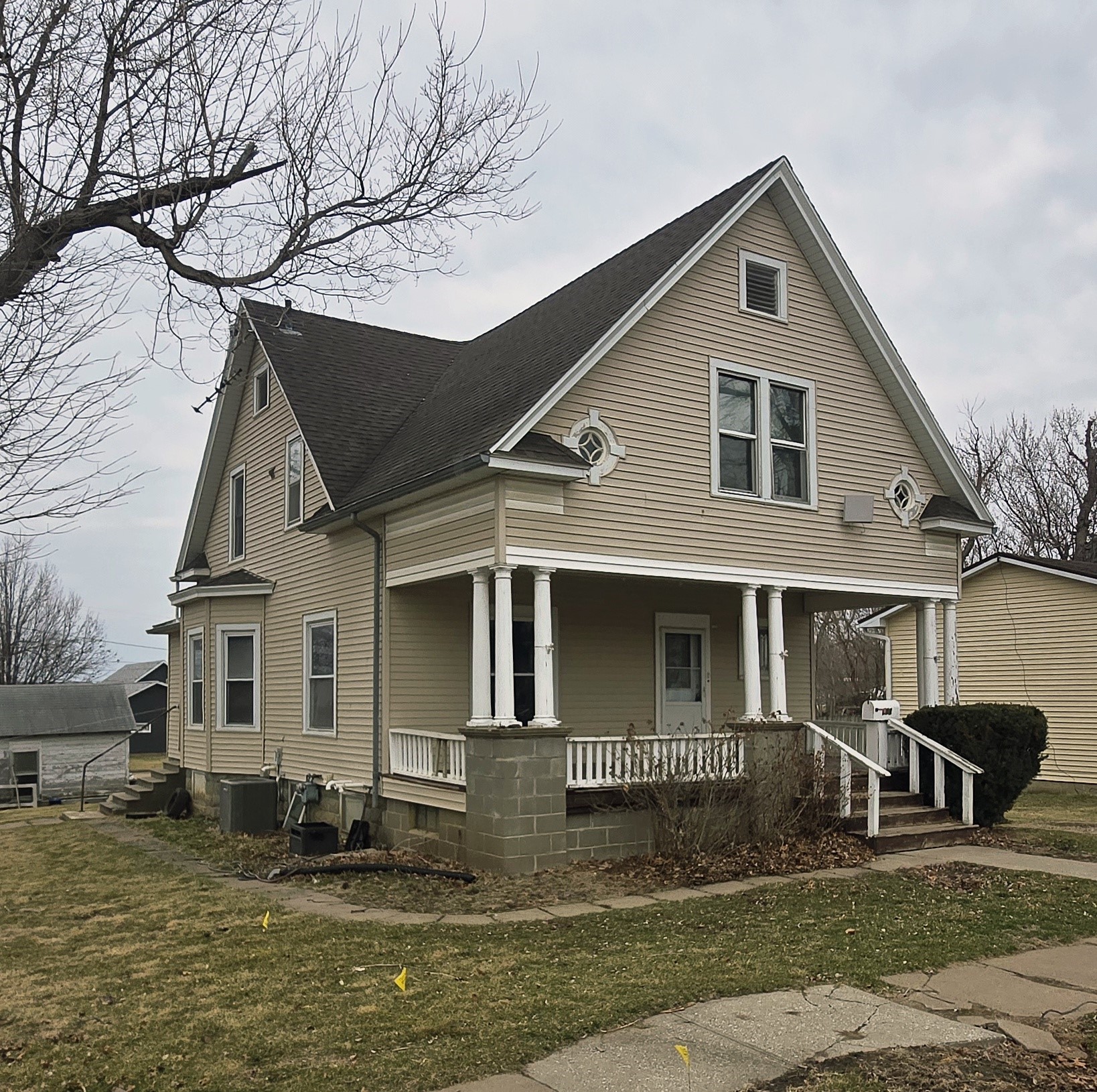 608 S Broadway Street Property Photo 1