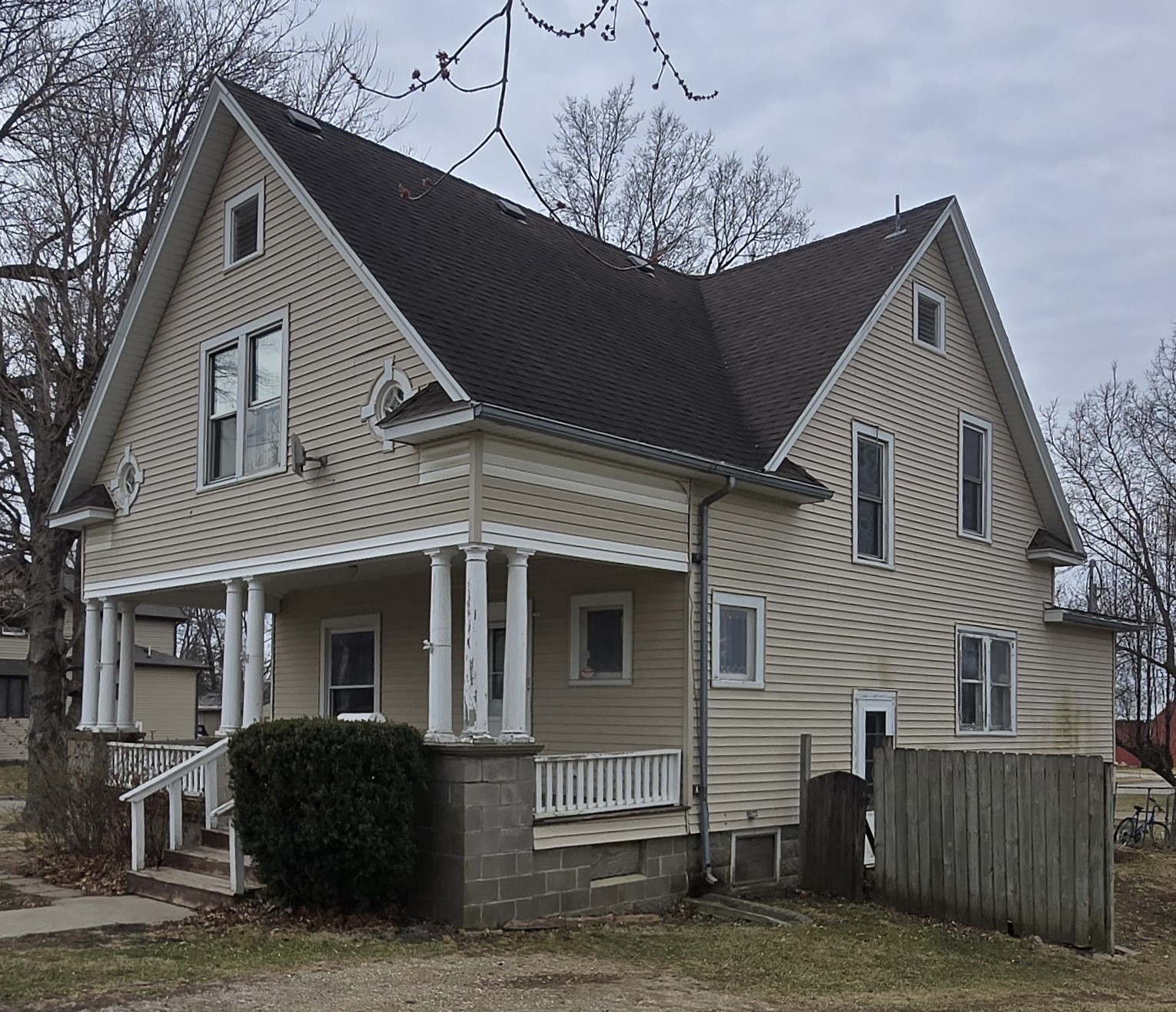 608 S Broadway Street Property Photo 4