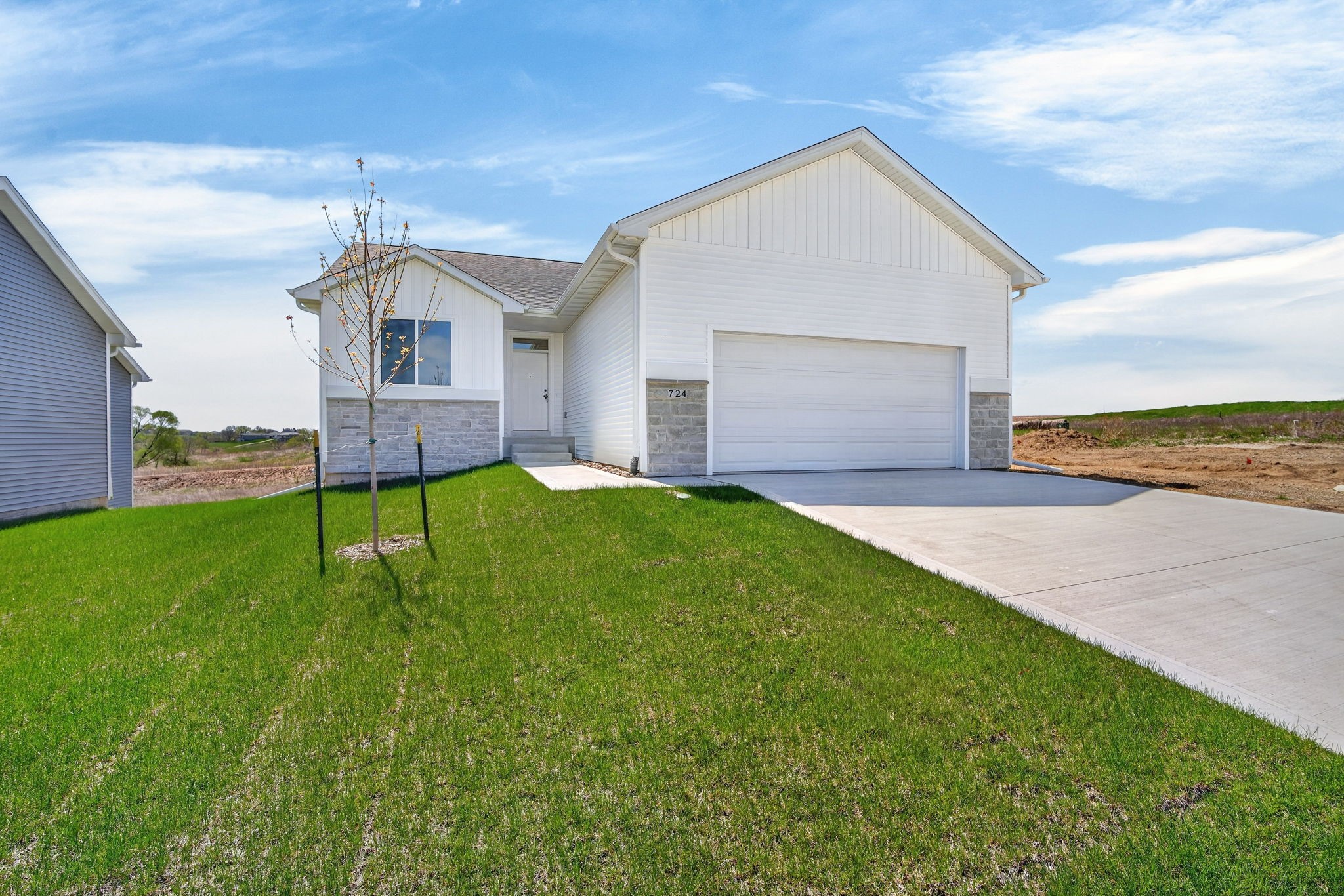724 Plainside Avenue Property Photo 1