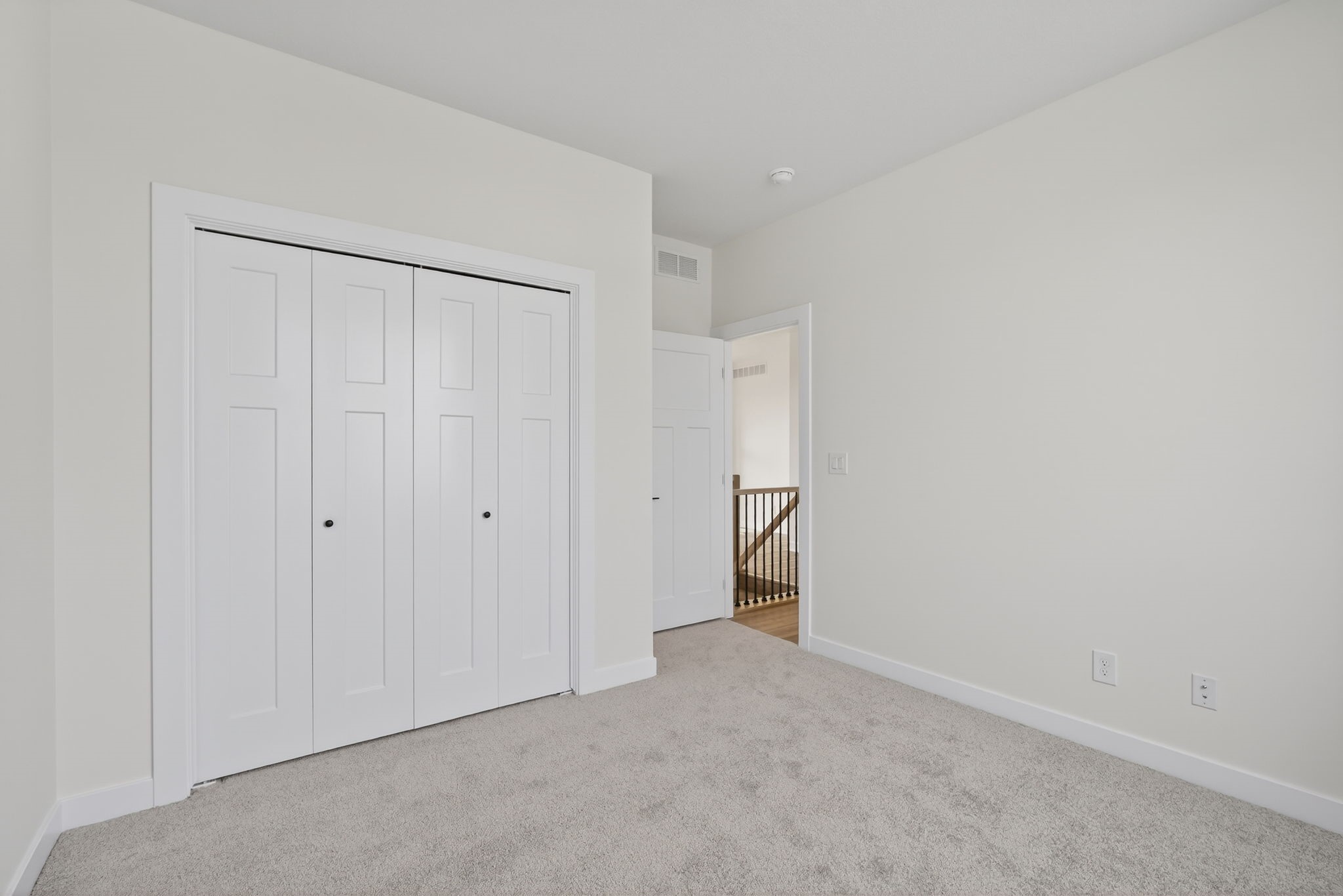 718 Plainside Avenue Property Photo 5