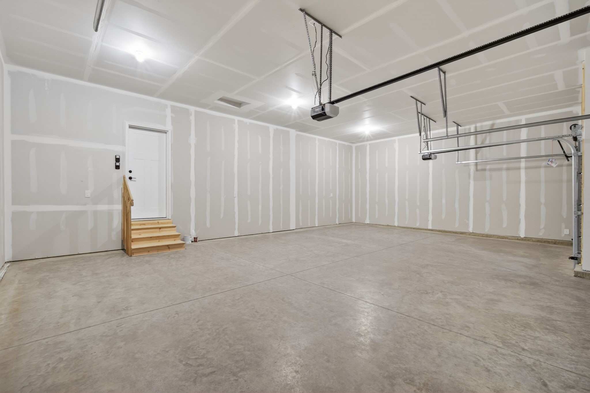 718 Plainside Avenue Property Photo 7