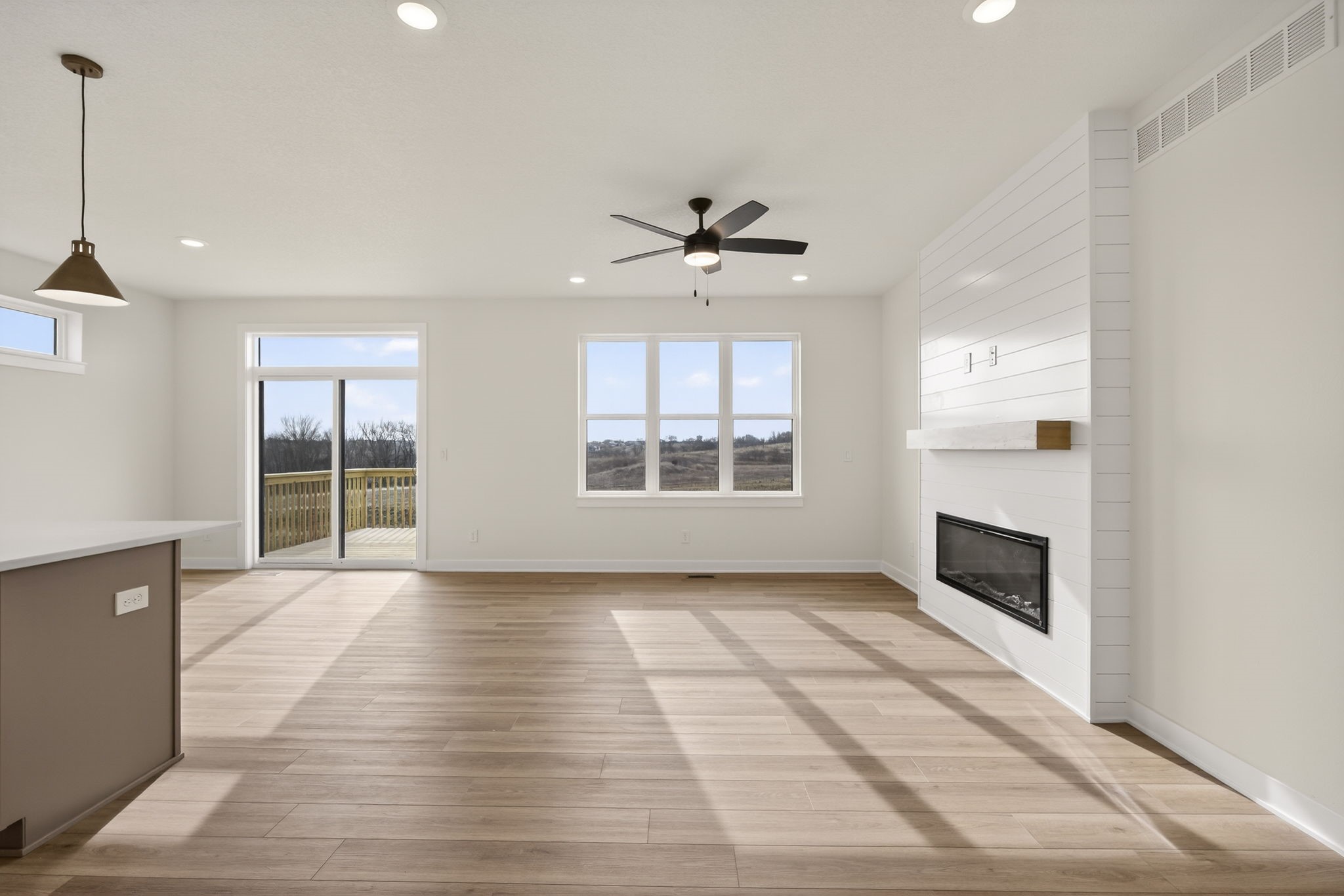 718 Plainside Avenue Property Photo 9