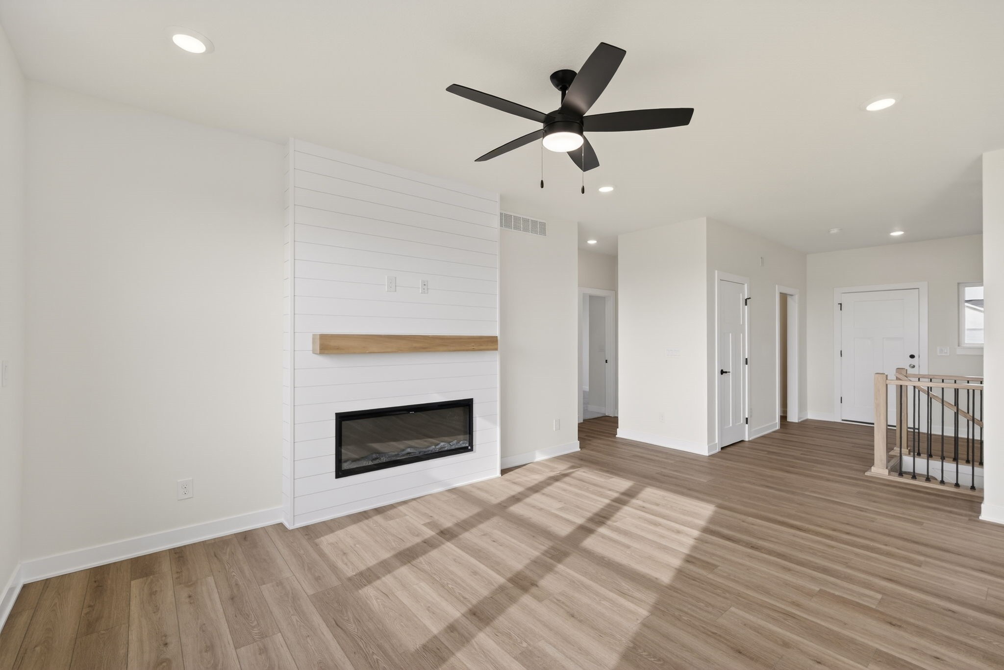 718 Plainside Avenue Property Photo 12