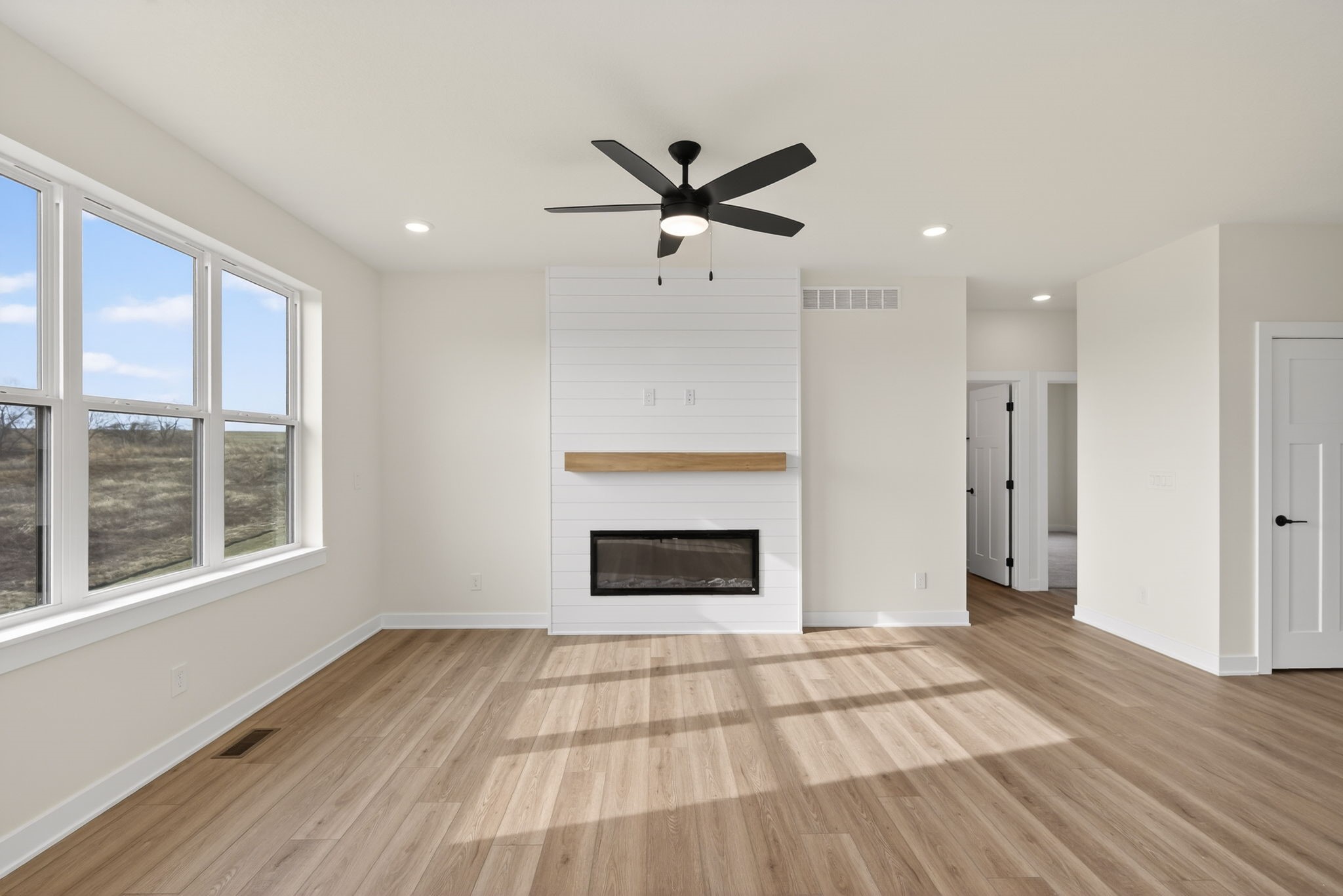 718 Plainside Avenue Property Photo 13