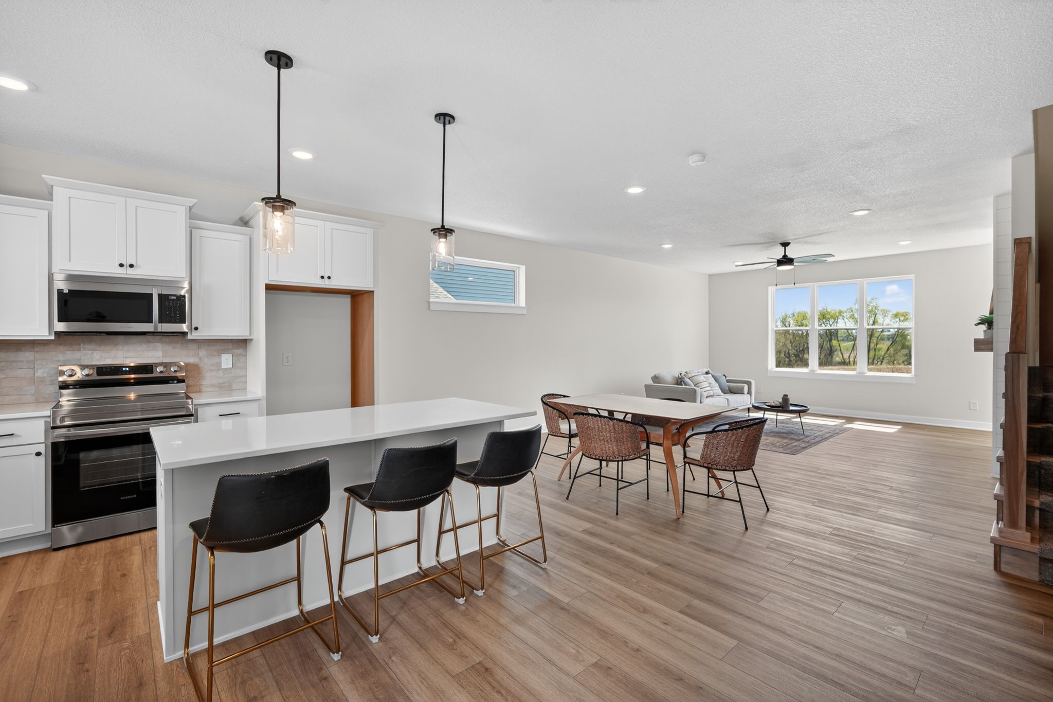 712 Plainside Avenue Property Photo 3