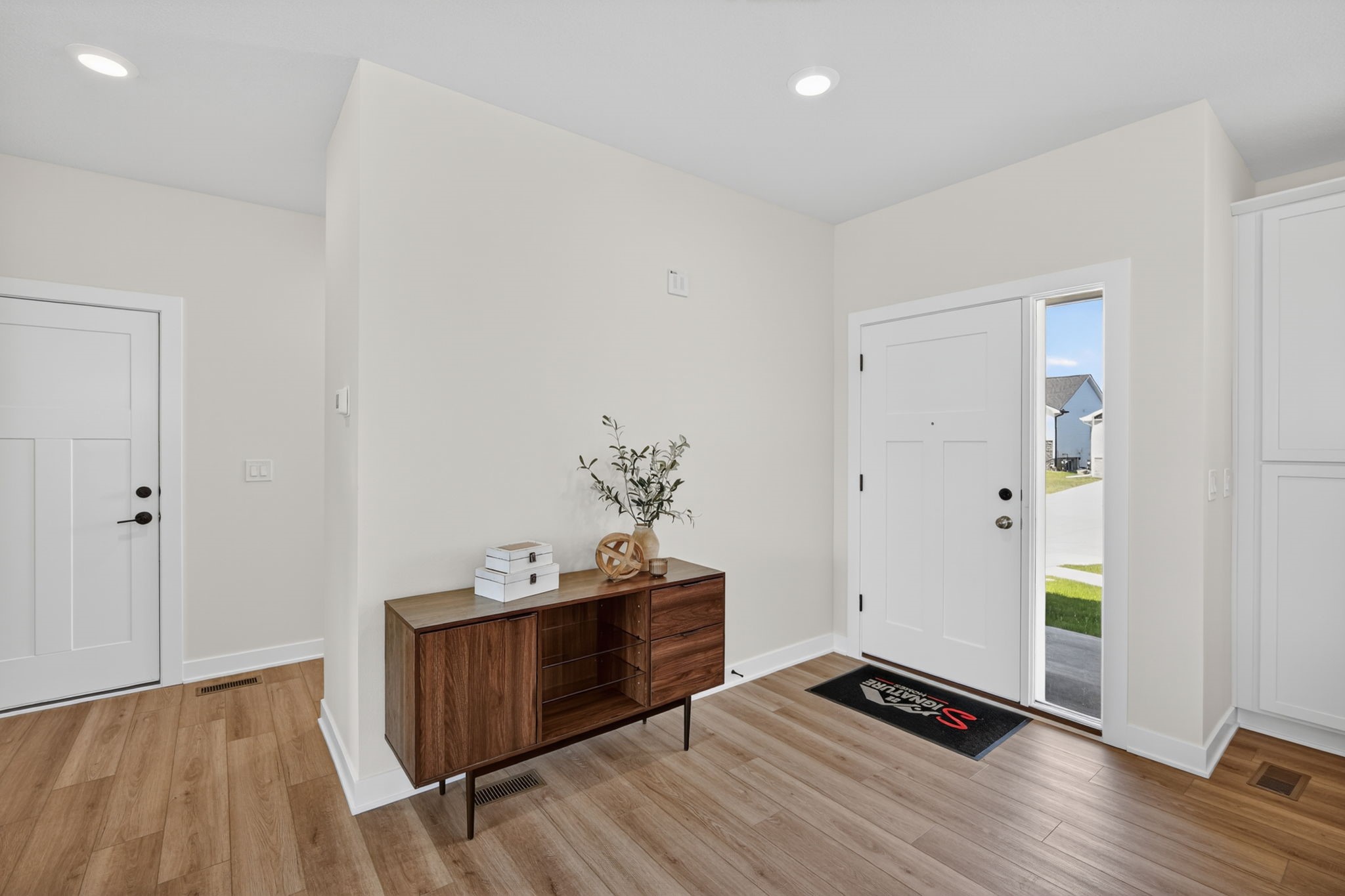 712 Plainside Avenue Property Photo 8