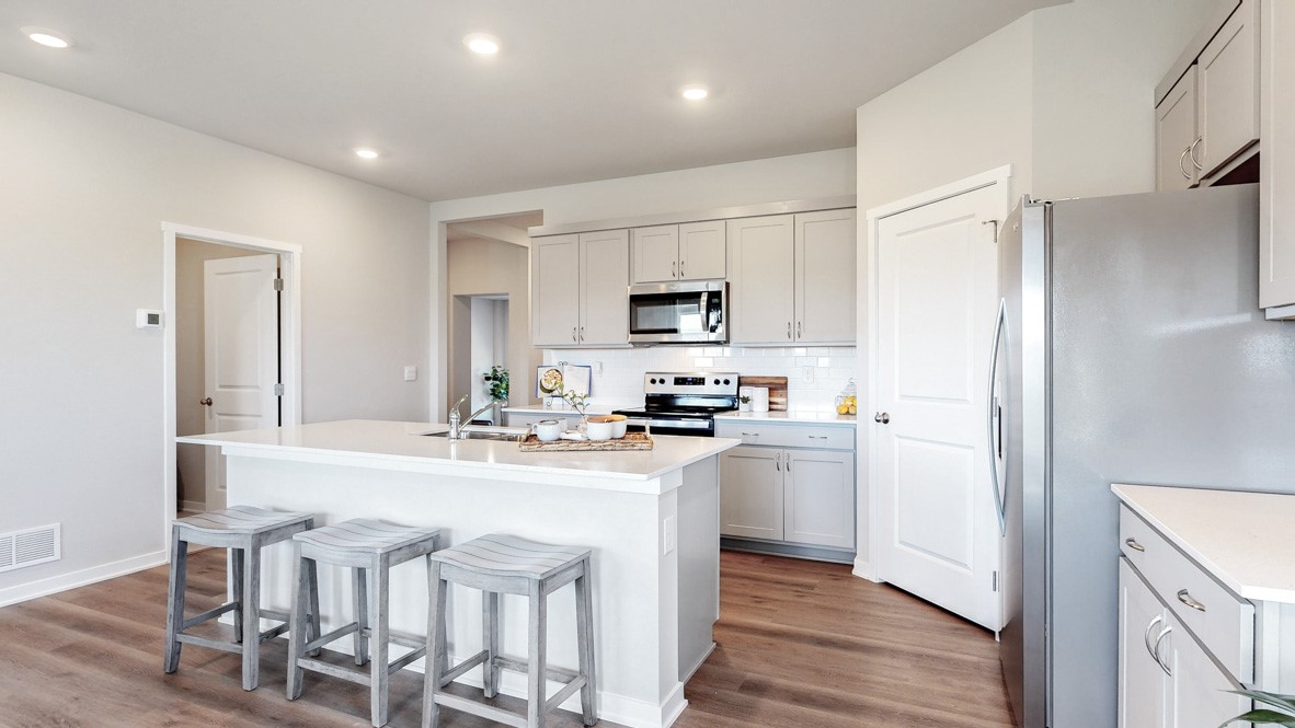 1049 Hillside Place Property Photo 6