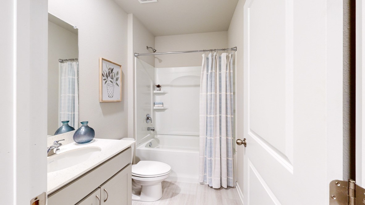 1049 Hillside Place Property Photo 16