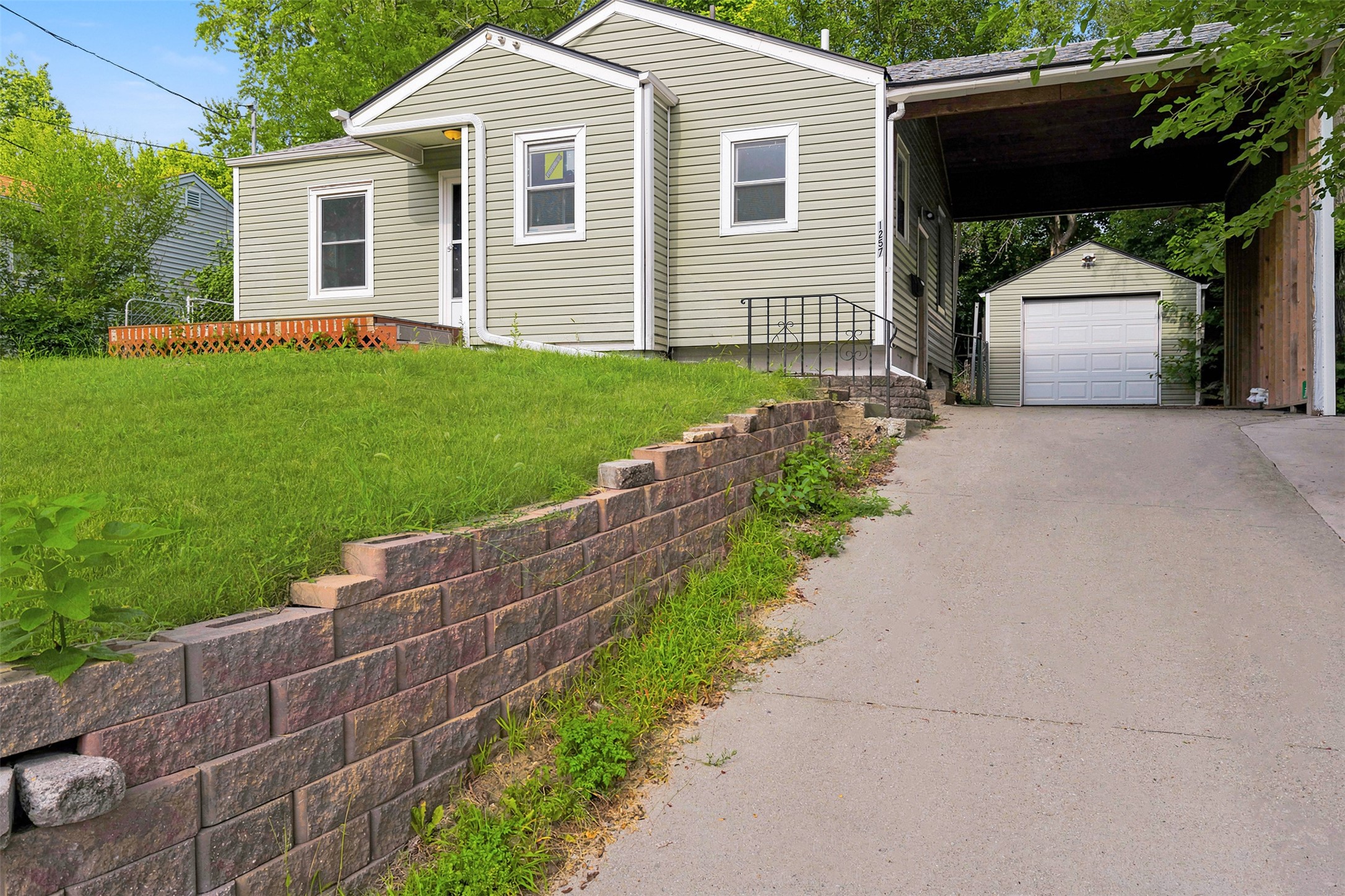 1257 E 33rd Street Property Photo 3