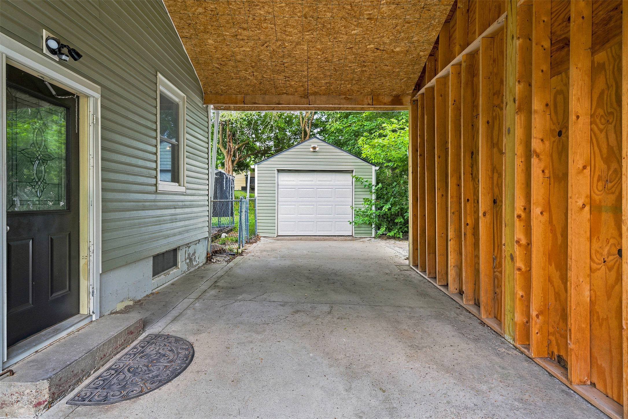 1257 E 33rd Street Property Photo 5