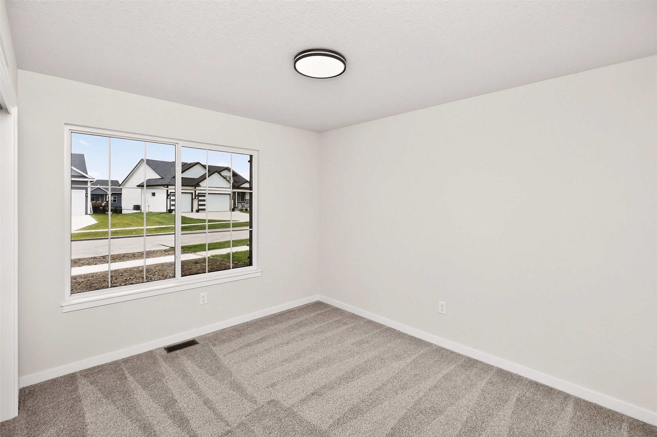 711 Ne Doe Pointe Drive Property Photo 9
