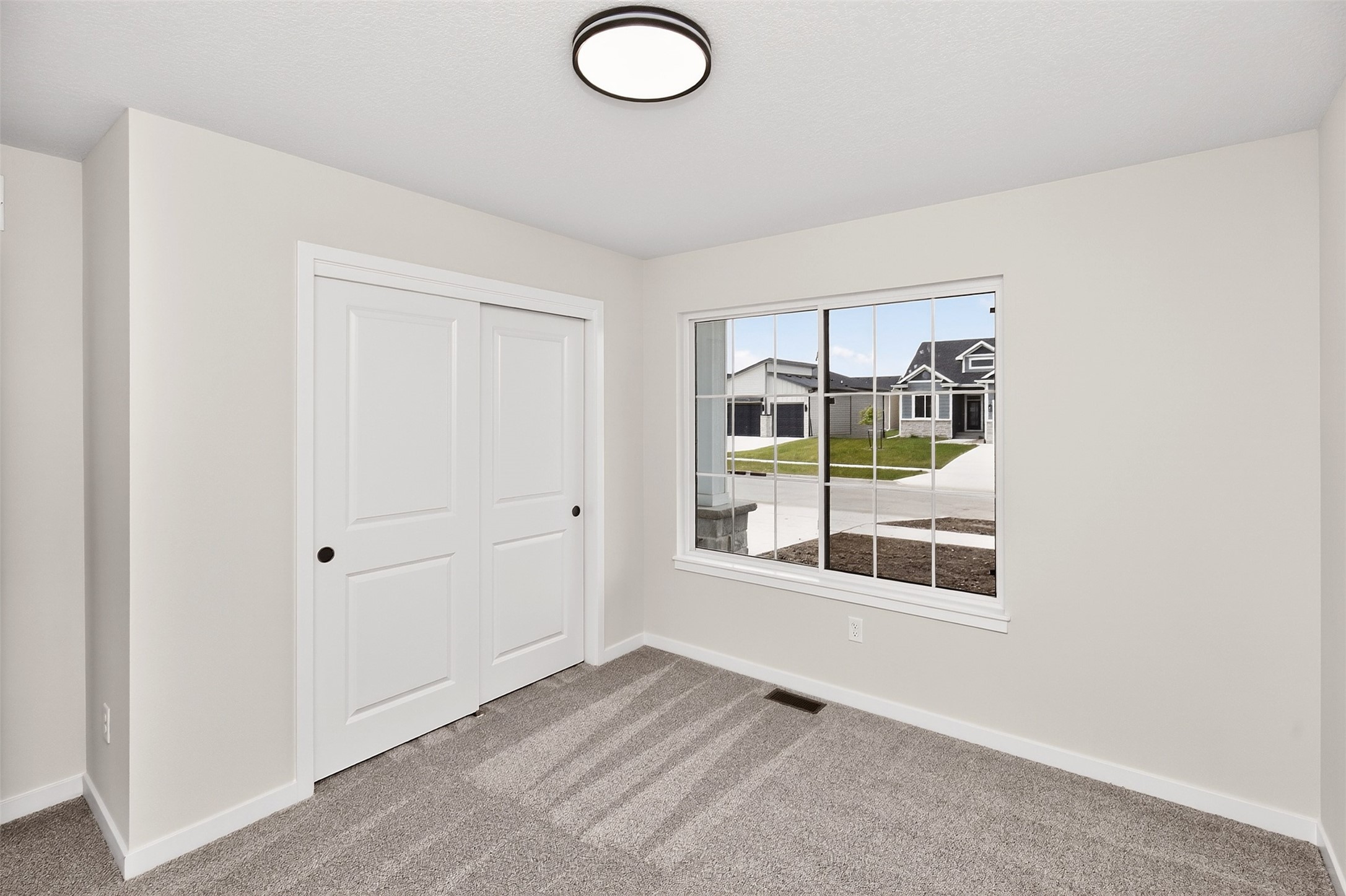711 Ne Doe Pointe Drive Property Photo 10