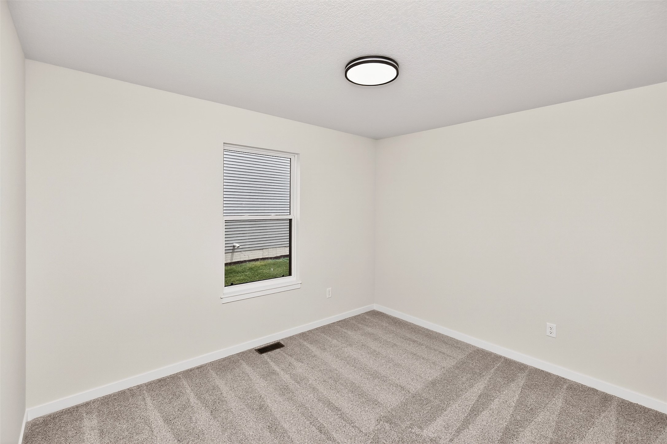 711 Ne Doe Pointe Drive Property Photo 12