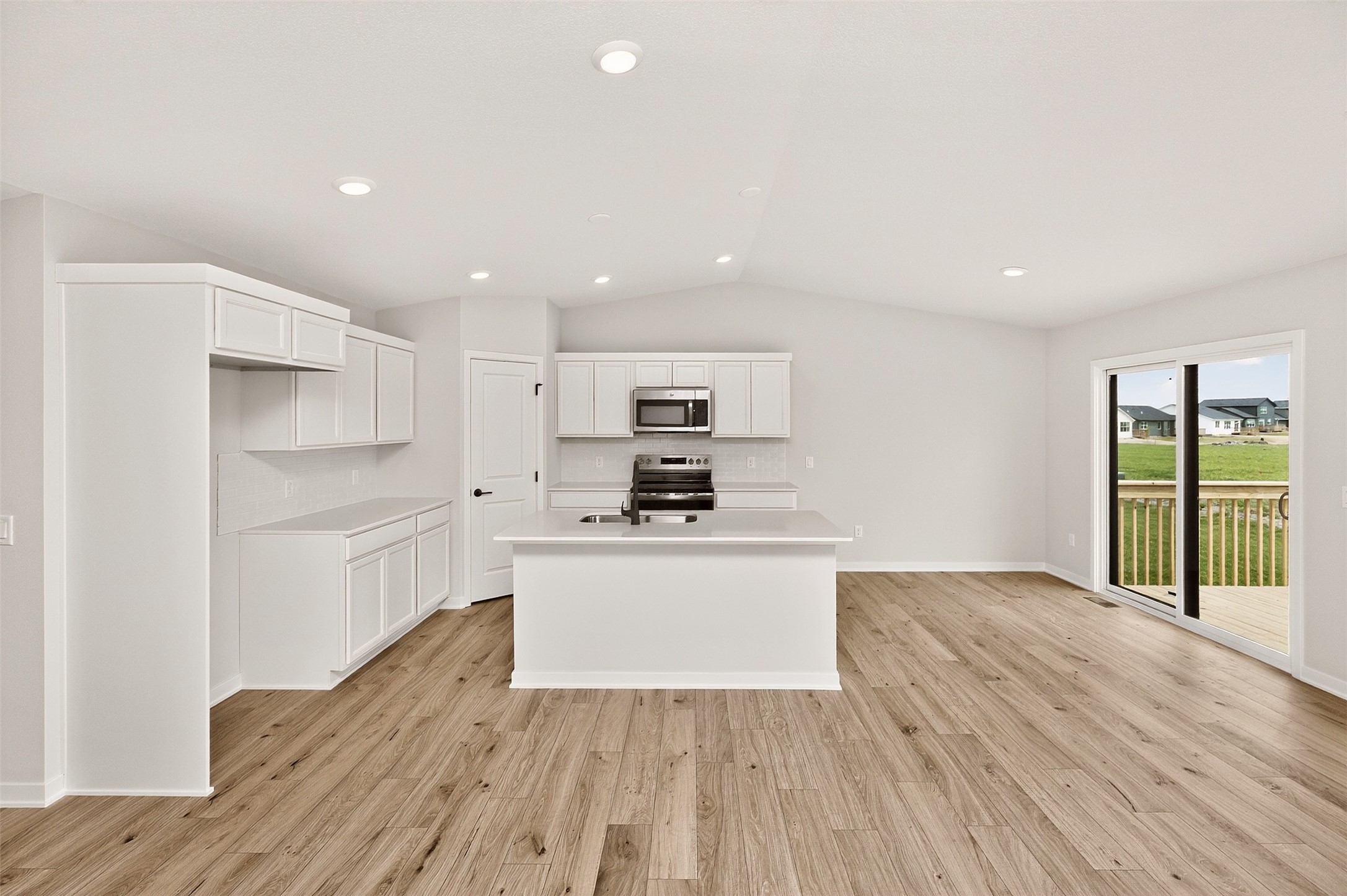 711 Ne Doe Pointe Drive Property Photo 19