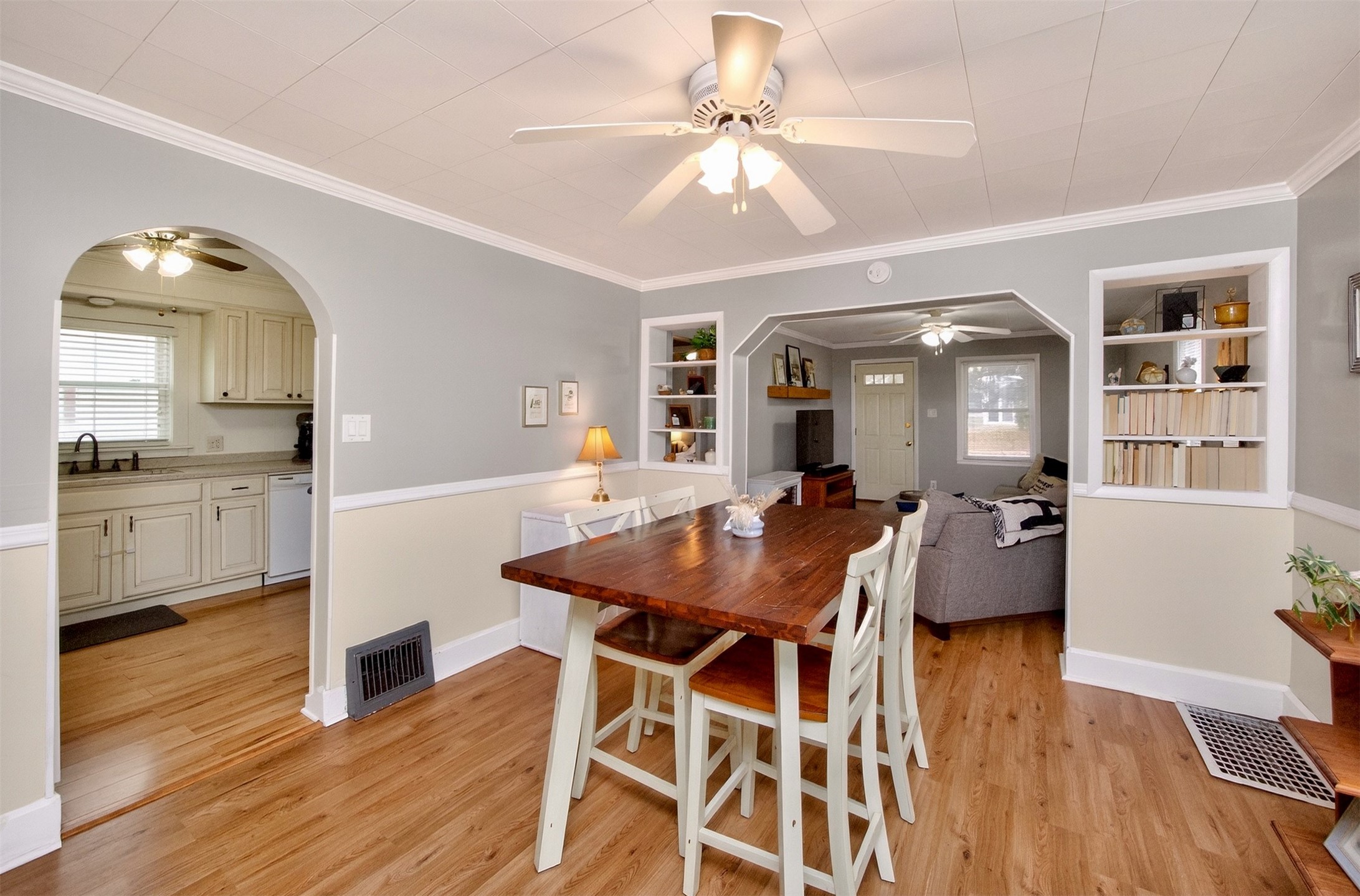 5606 Ovid Avenue Property Photo 8