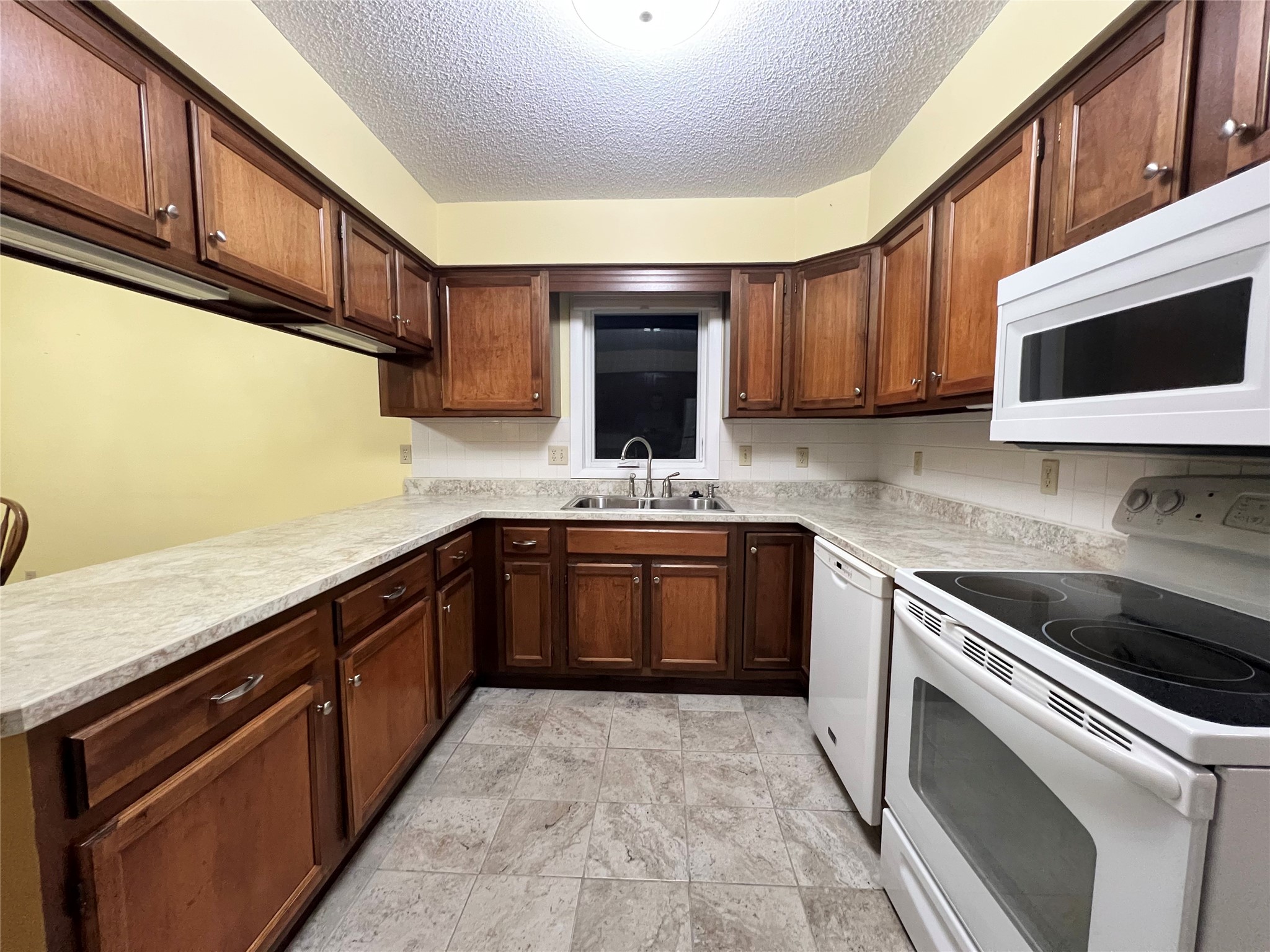 1140 Cherry Hills Drive A Property Photo 8