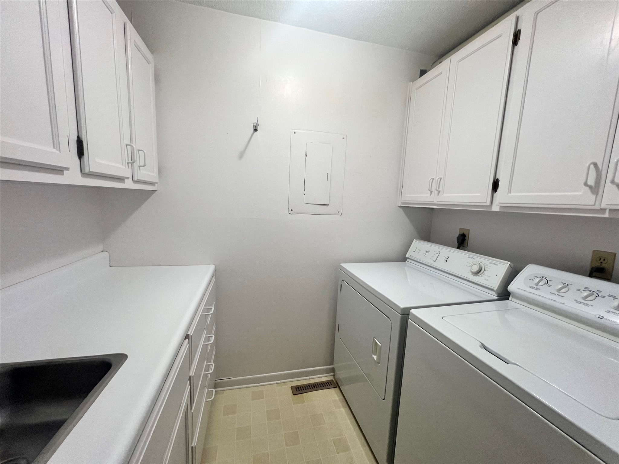 1140 Cherry Hills Drive A Property Photo 11