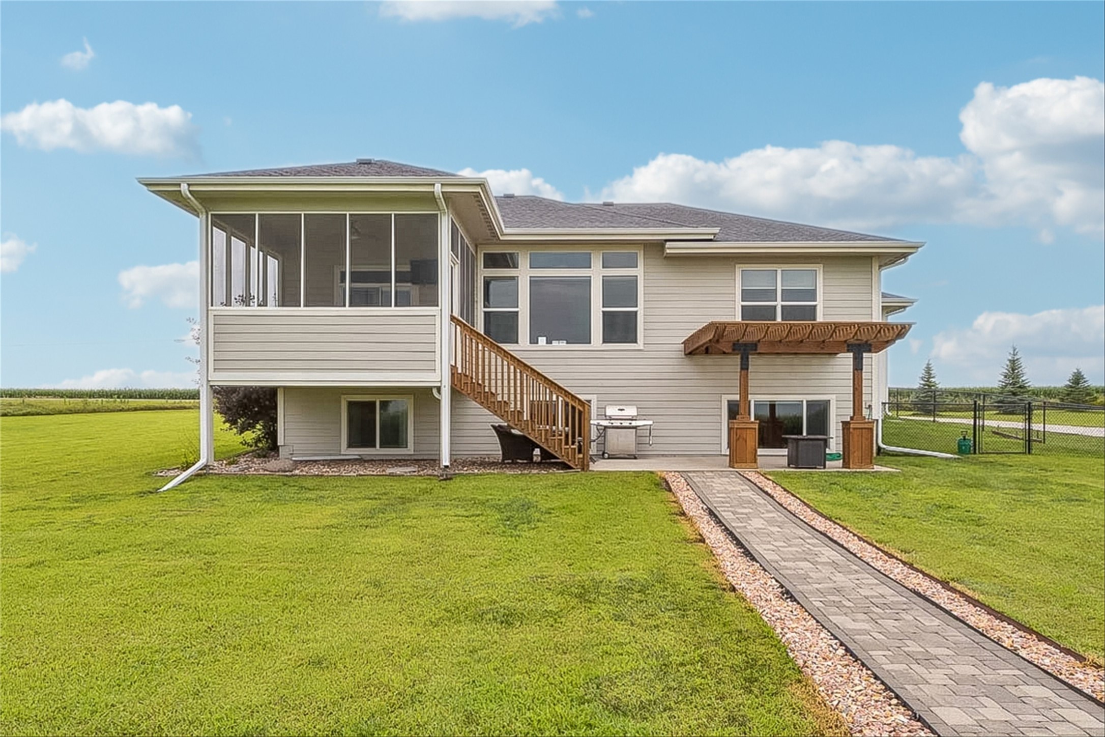 17914 N Avenue Property Photo 2