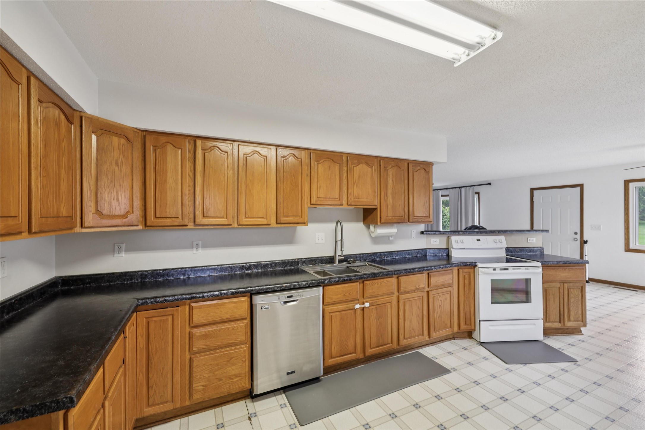 1616 Southlawn Drive Property Photo 10
